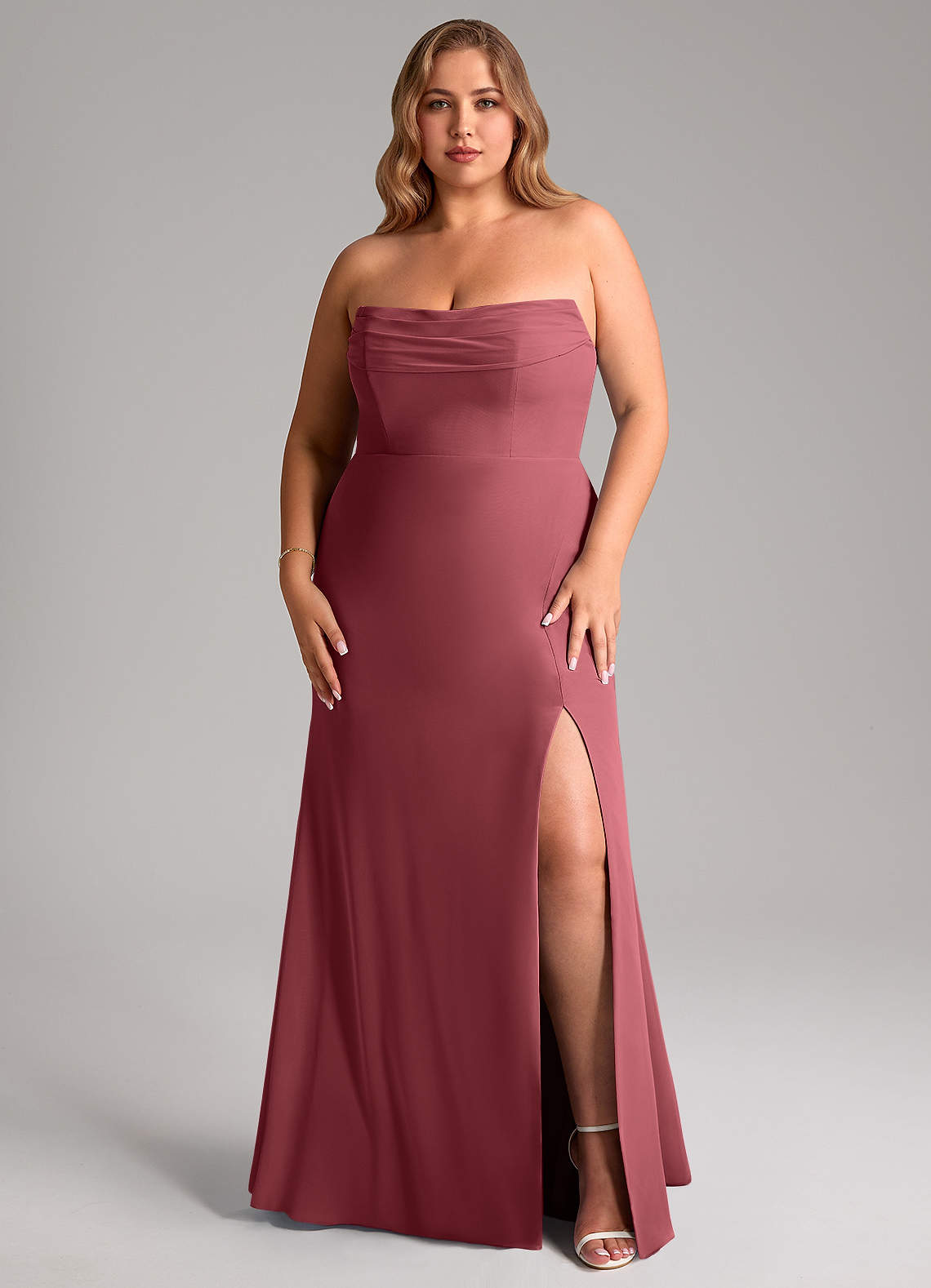 Azazie Saige Vestidos de damas de honor Vestido de Merlot de Gasa de Corte en A Convertible con Vestidos sin tirantes image15
