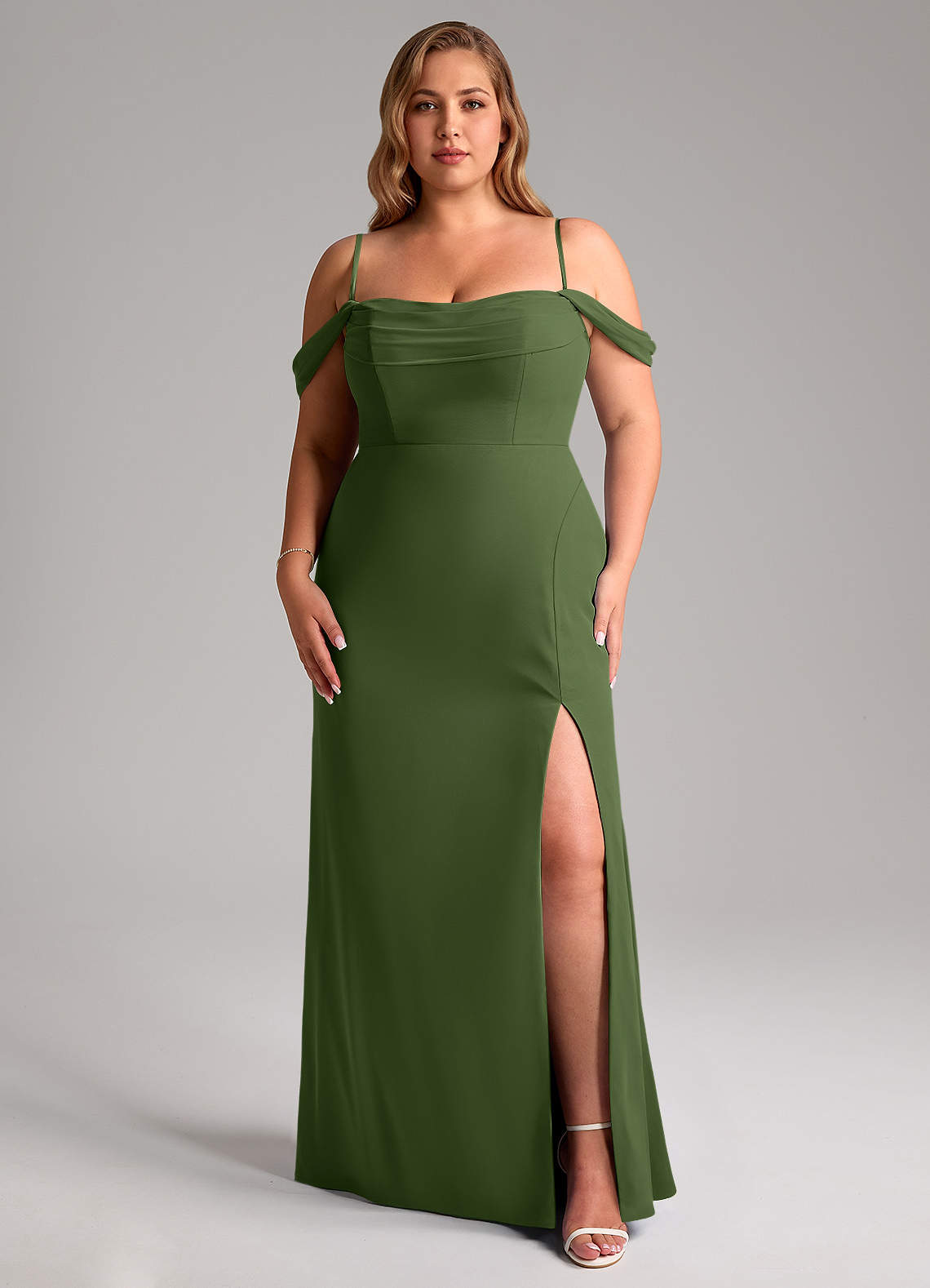 Azazie Saige Vestidos de madrinha de casamento Vestir Oliva de Chiffon de Linha A com Fora do ombro image13