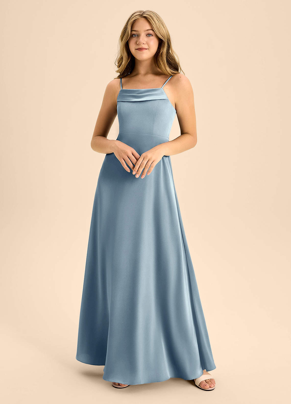 Azazie Anselie Junior Vestido de Azul Polvoriento de Satén Elástico de Corte En A con Vestidos sin tirantes image2