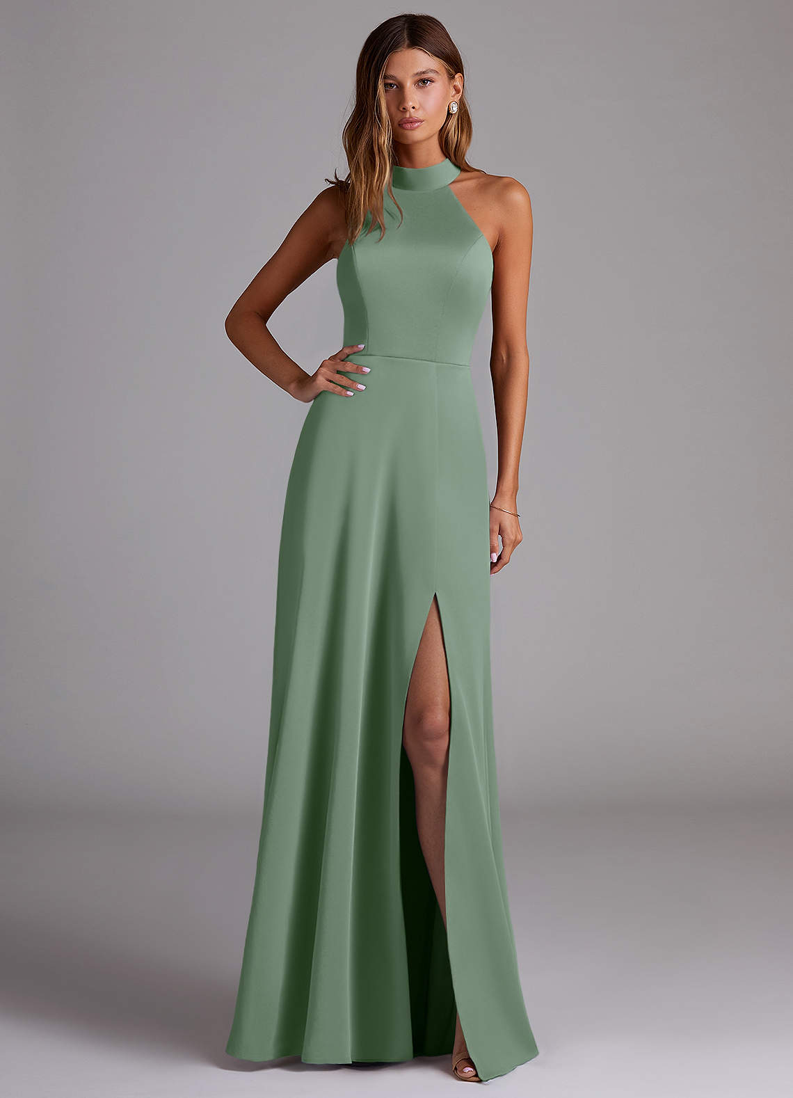 Azazie Myra Vestidos de damas de honor Vestido de Matcha de Satén Elástico de Corte en A con Corte Lateral image1
