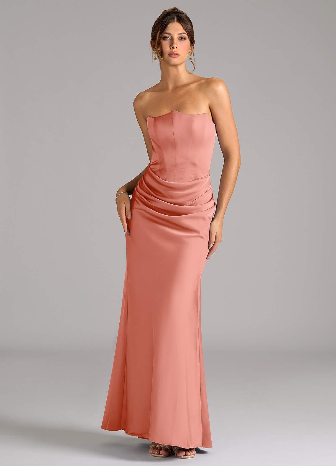 Azazie Debby Robes de demoiselle d'honneur Robe Sirène Convertible en Satin extensible Sans bretelle Corail image1