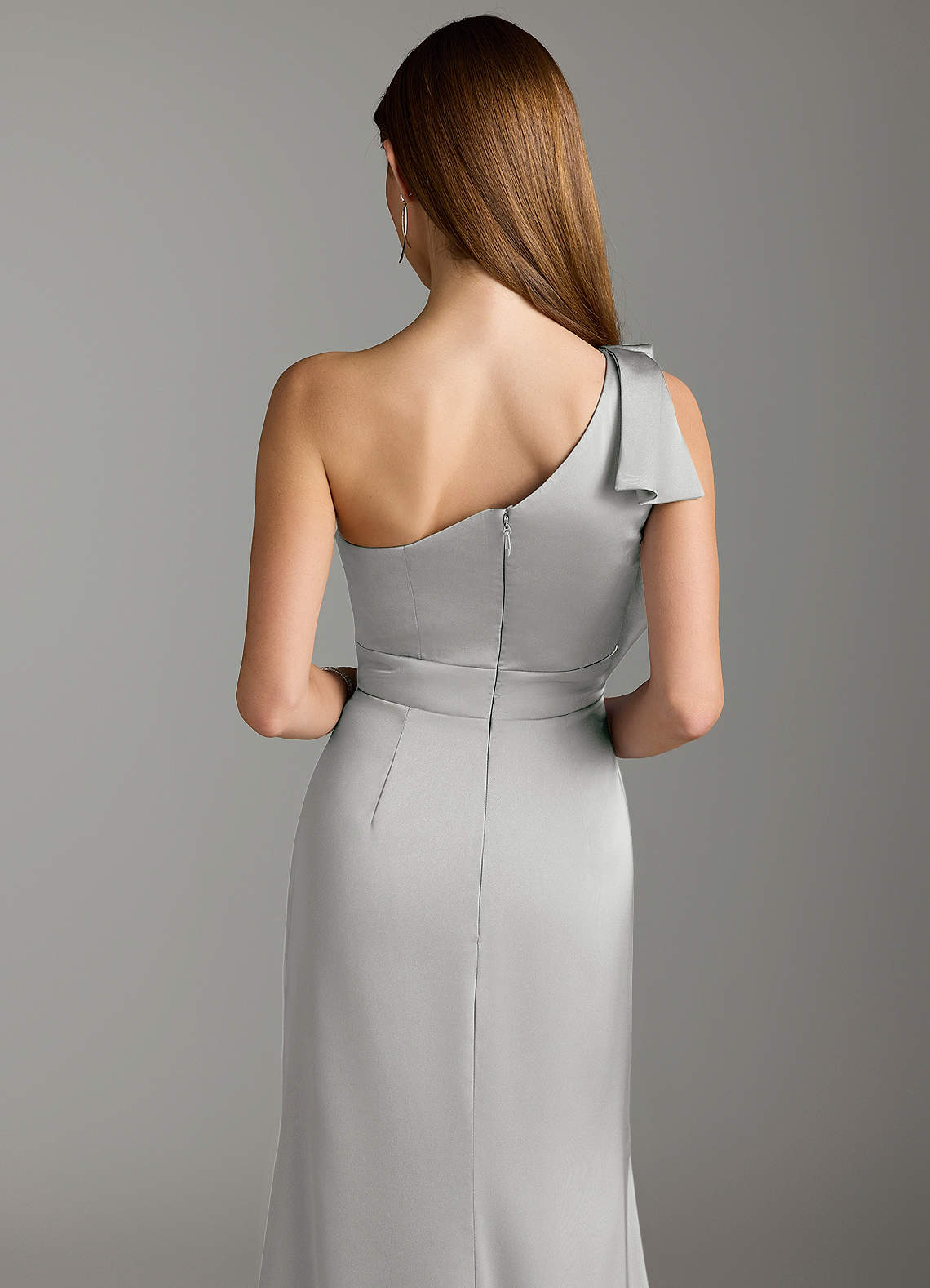 Azazie Rinna Vestidos de damas de honor Vestido de Plata de Satén Elástico de Corte Sirena con Volante image6