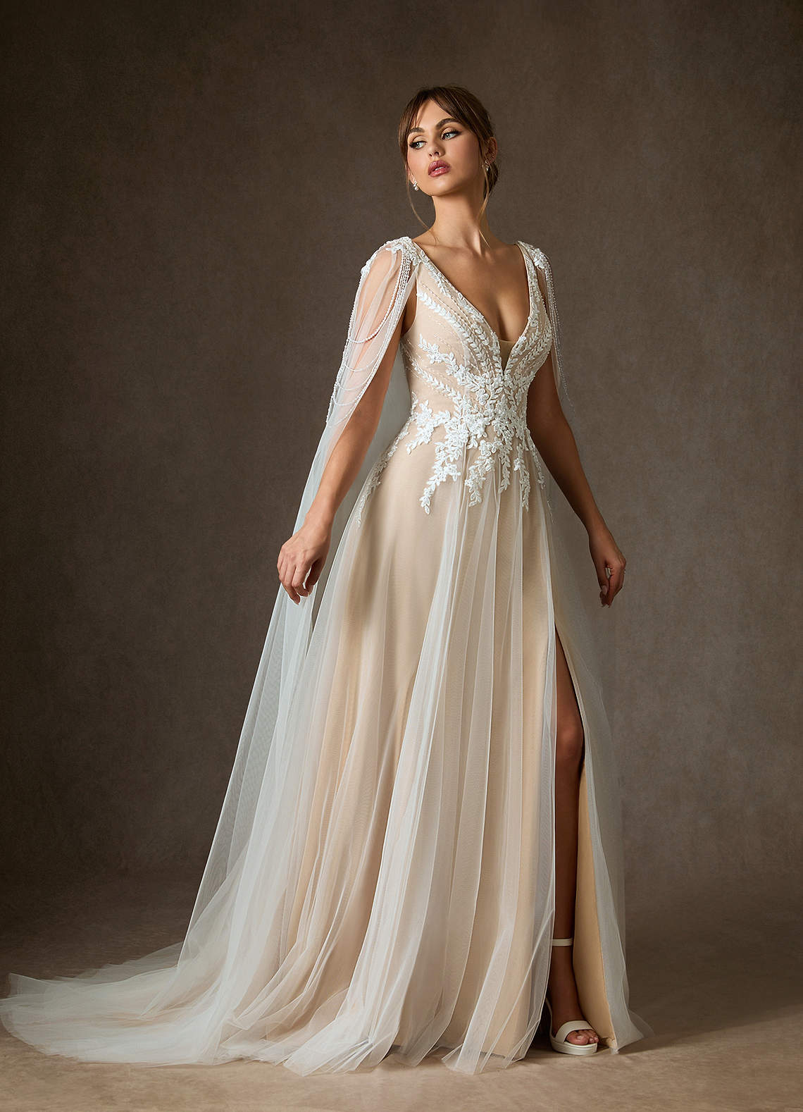 Azazie Goddess Robes de mariée Robe Trapèze en Tulle Col V à paillettes Diamant Blanc Champagne image4