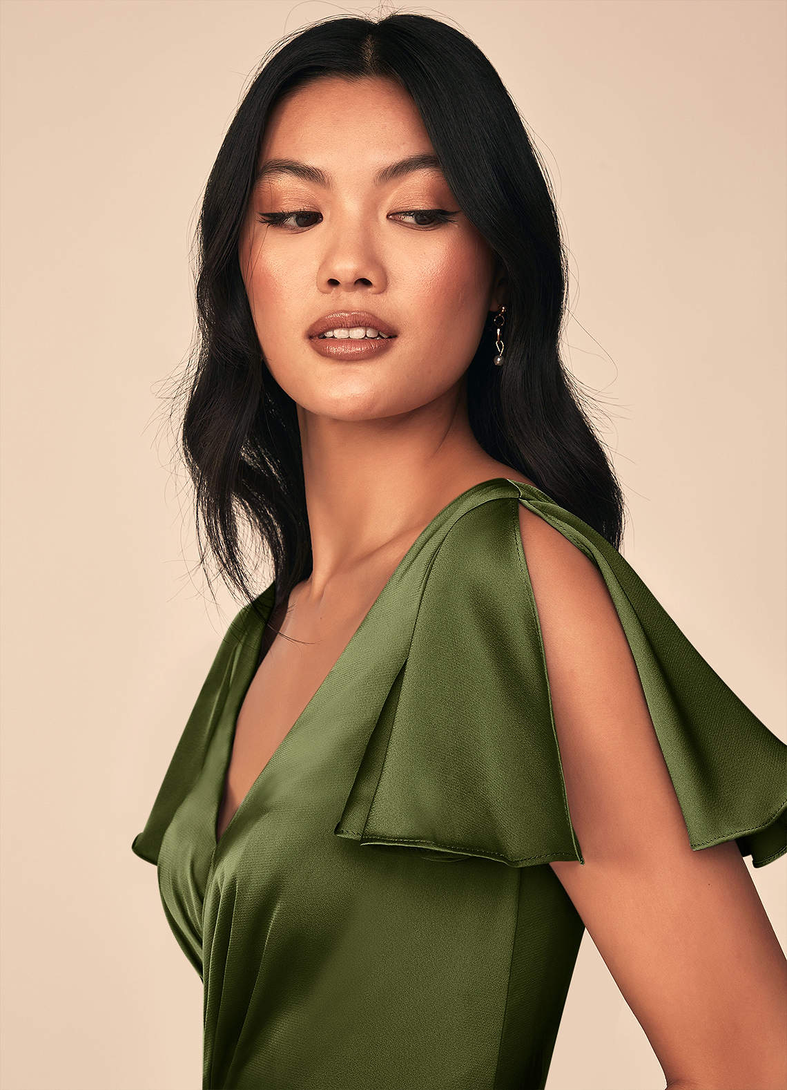 Azazie Soren Robes de demoiselle d'honneur Robe Trapèze en Satin extensible Plissée Olive image5