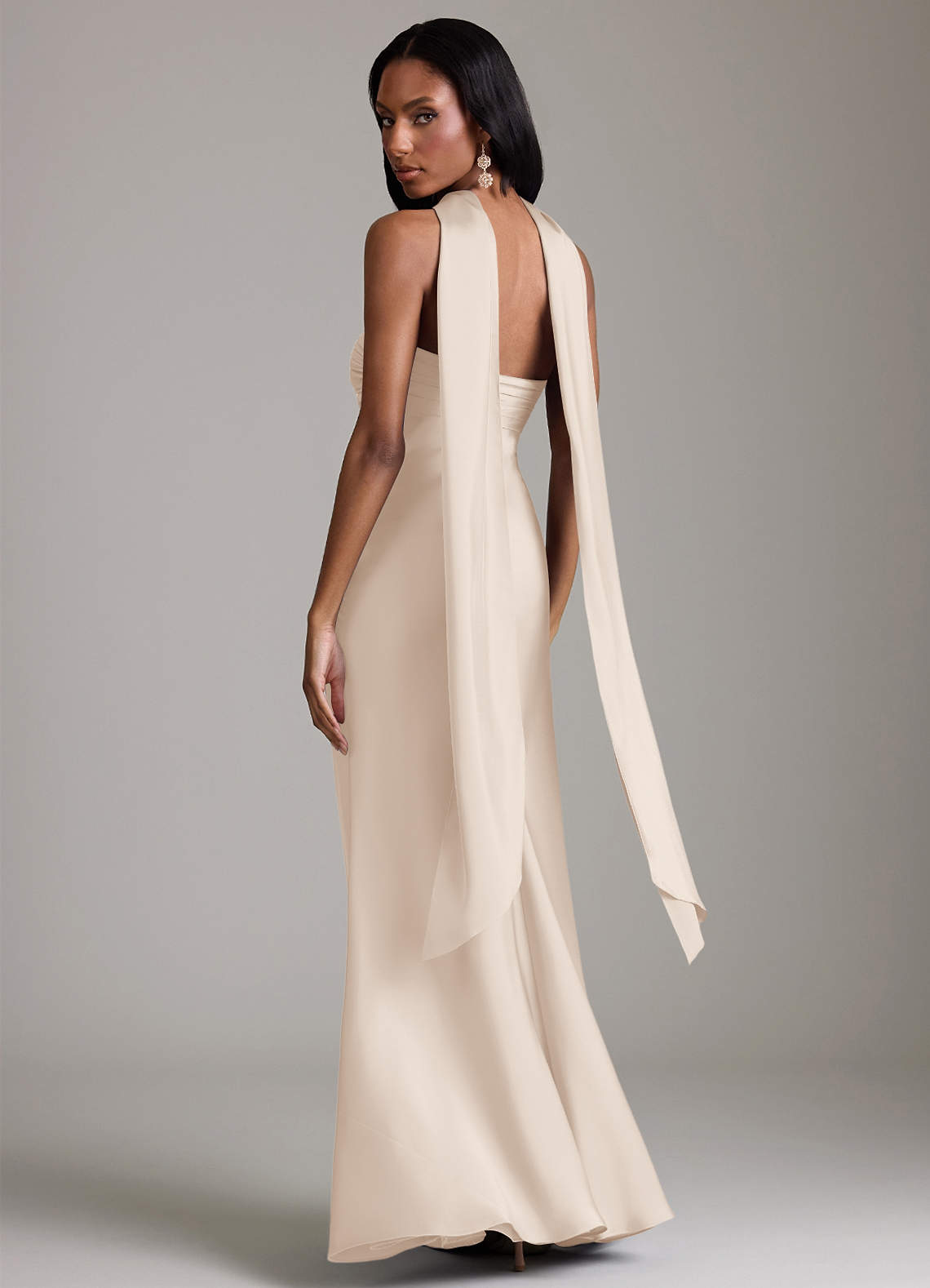 Azazie Saylor Vestidos de damas de honor Vestido de Alabastro Blanco de Satén Elástico de Corte Sirena con Sin tirantes image7