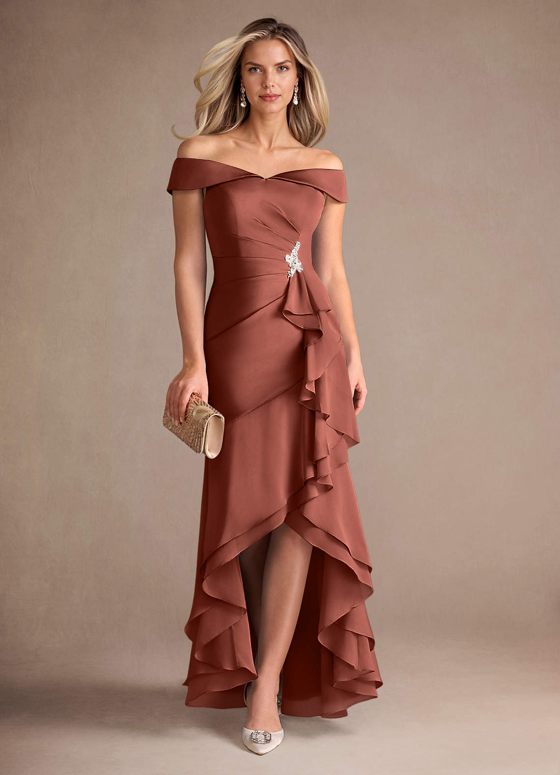 Azazie Billings vestidos de madre de la novia Vestido de Castaño de Satén Elástico de Sirena con Vestidos sin tirantes image1