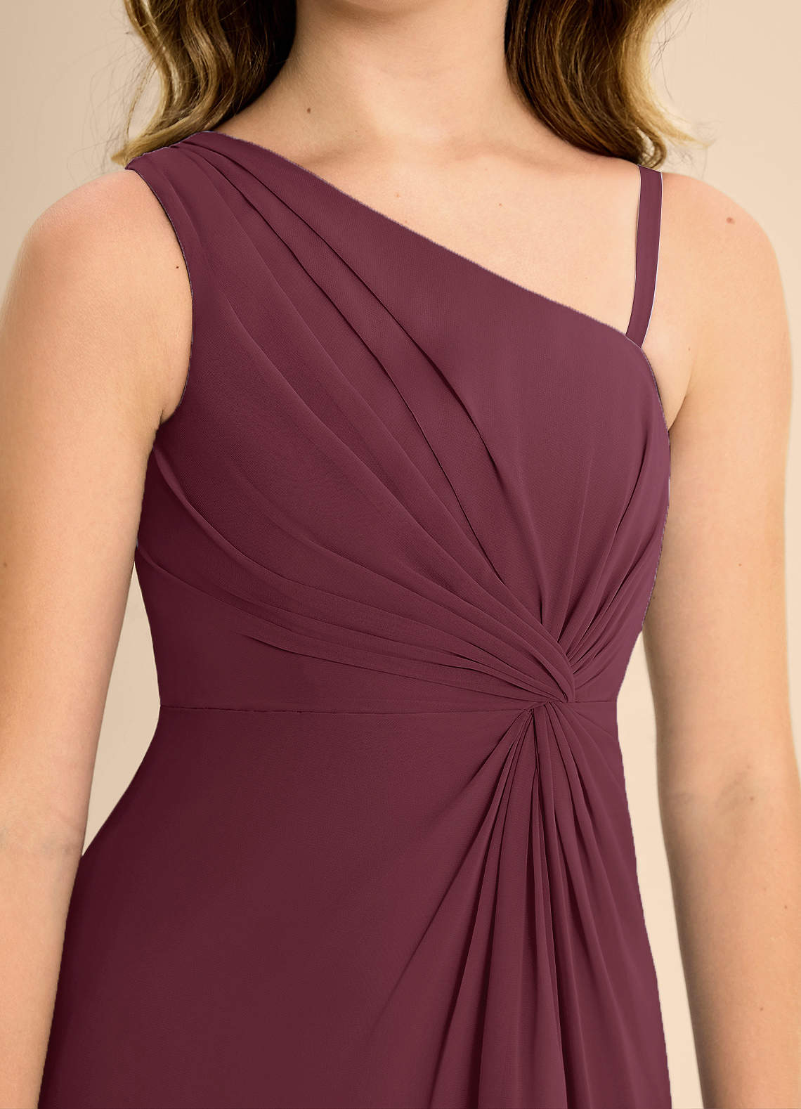 Azazie Brooke Junior Abito A-Line in Chiffon Spacco Laterale Cabernet image6