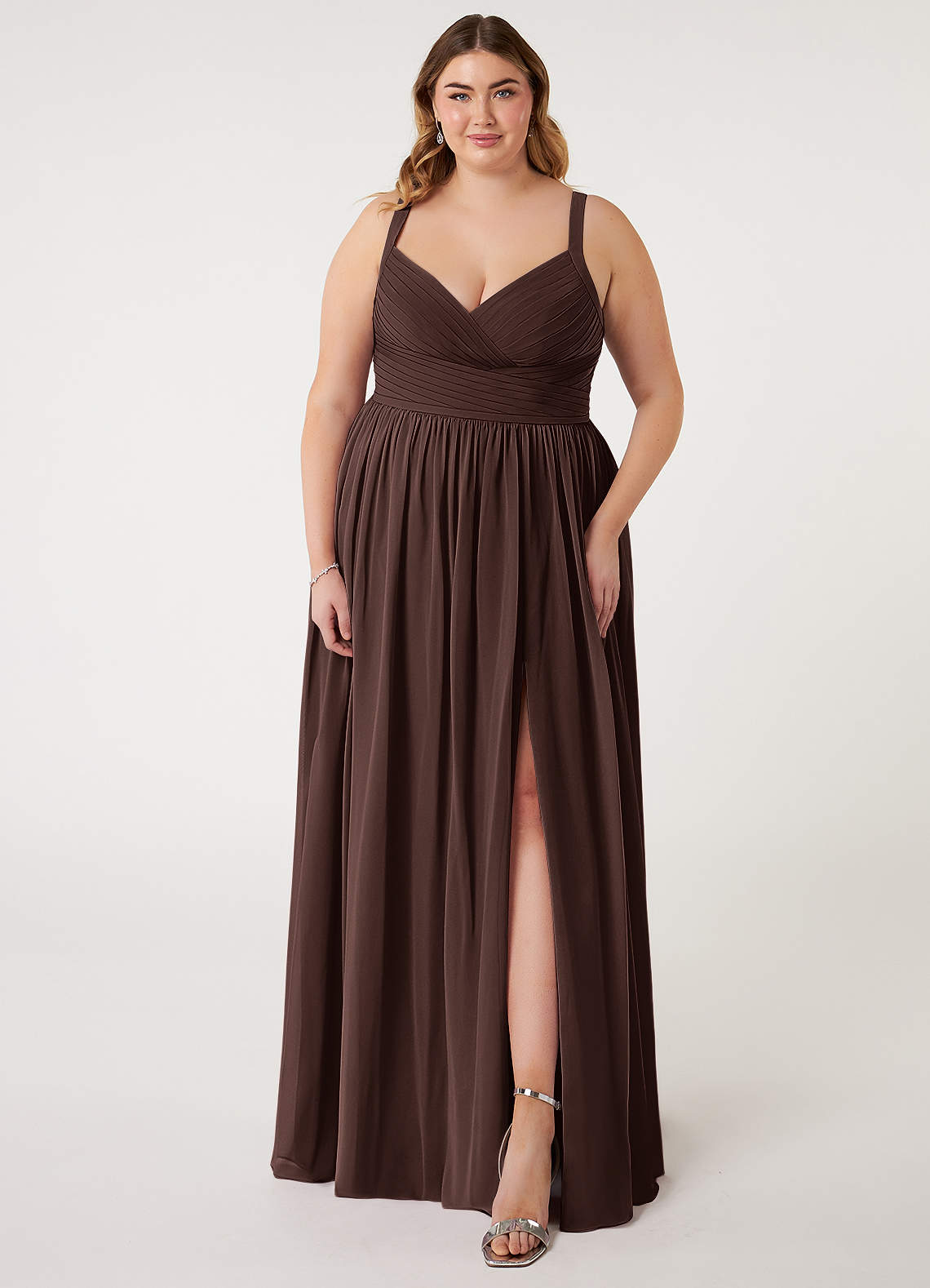Azazie Chanel Robes de demoiselle d'honneur Robe Trapèze en Mousseline de soie Plissée Ganache image1