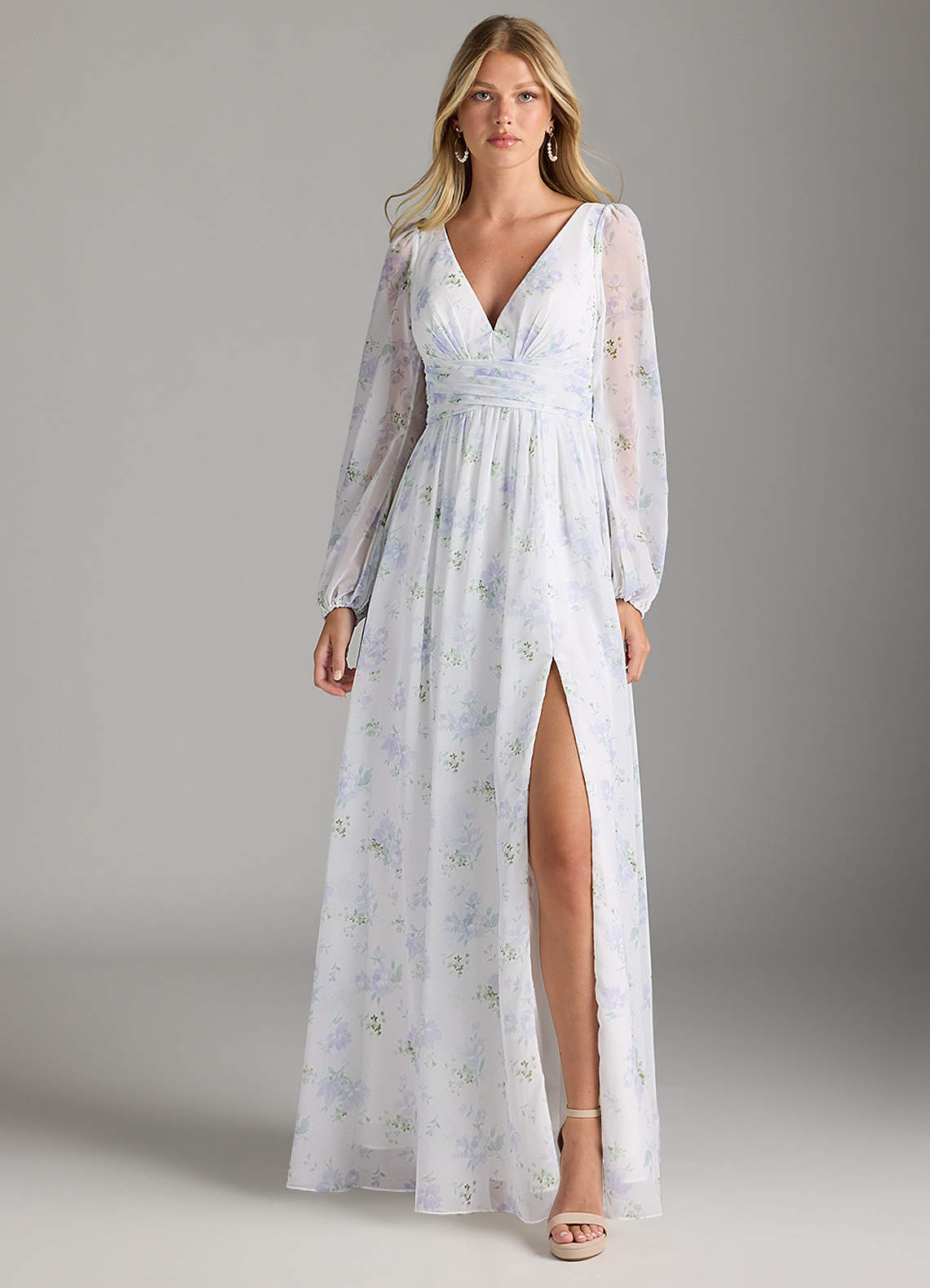 Azazie Norah Robes de demoiselle d'honneur Robe Trapèze en Mousseline de soie Col en V, manches longues Bleu Vintage Florale image1