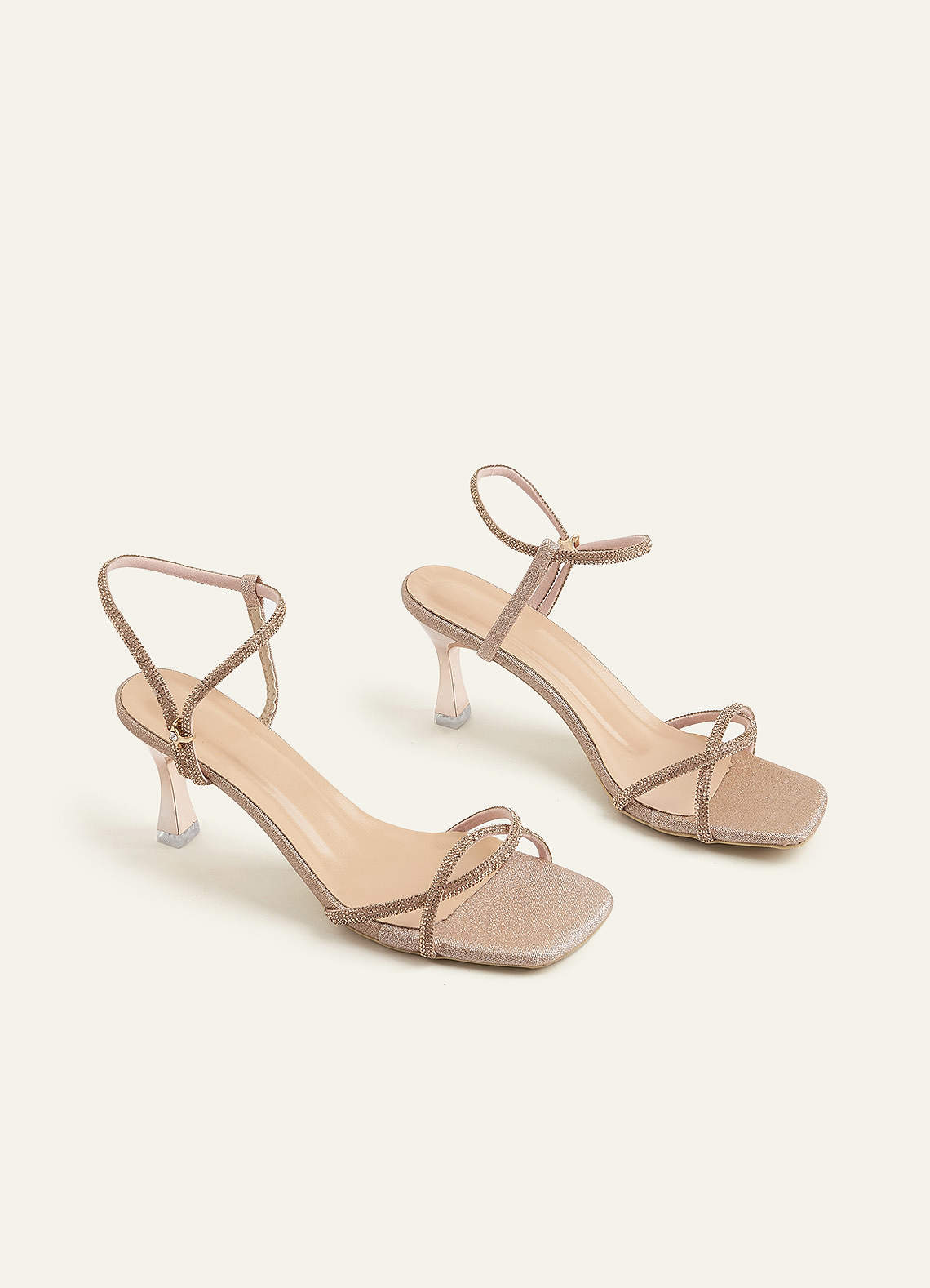 front Salto gatinho com tiras no tornozelo metálicas e glitter