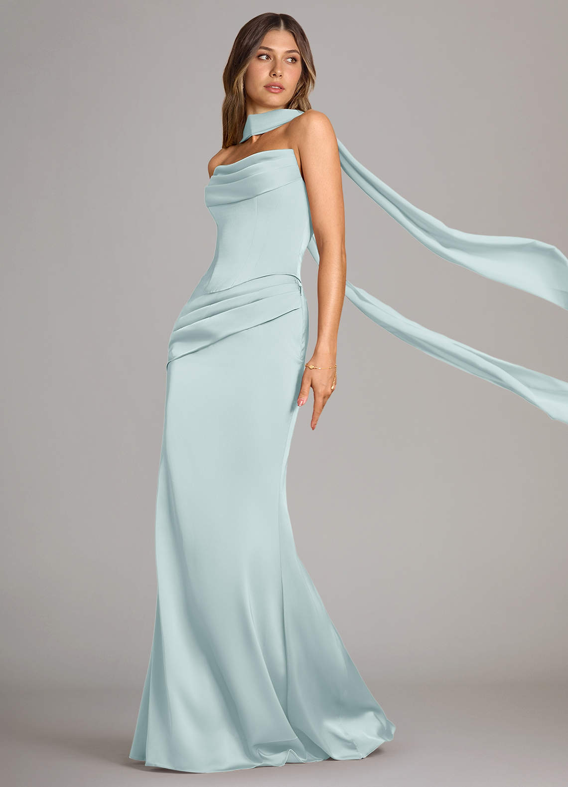 Azazie Sorrel Vestidos de damas de honor Vestido de Neblina de Satén Elástico de Corte Sirena Convertible con Sin tirantes image3