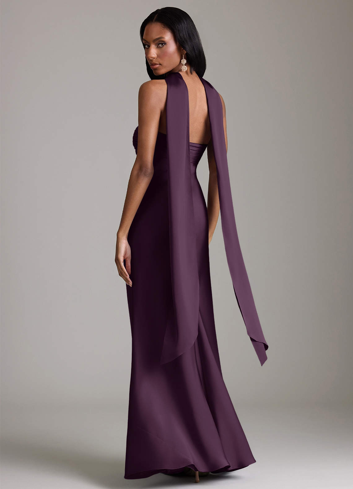 Azazie Saylor Vestidos de damas de honor Vestido de Ciruela de Satén Elástico de Corte Sirena con Sin tirantes image7