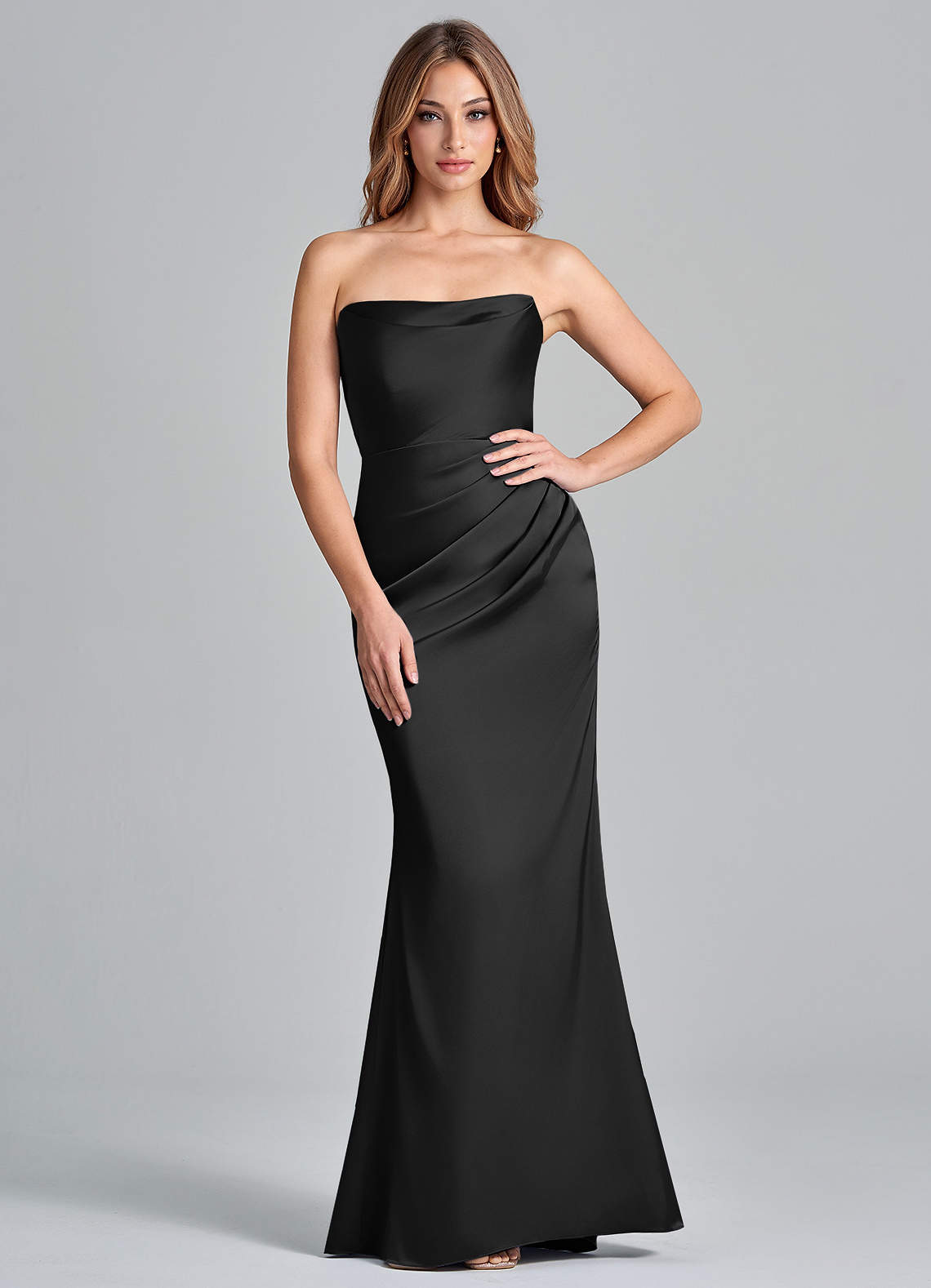 Azazie Olea 신부 들러리 드레스 인어 스트랩리스 스트레치 새틴 바닥 길이 드레스 image1