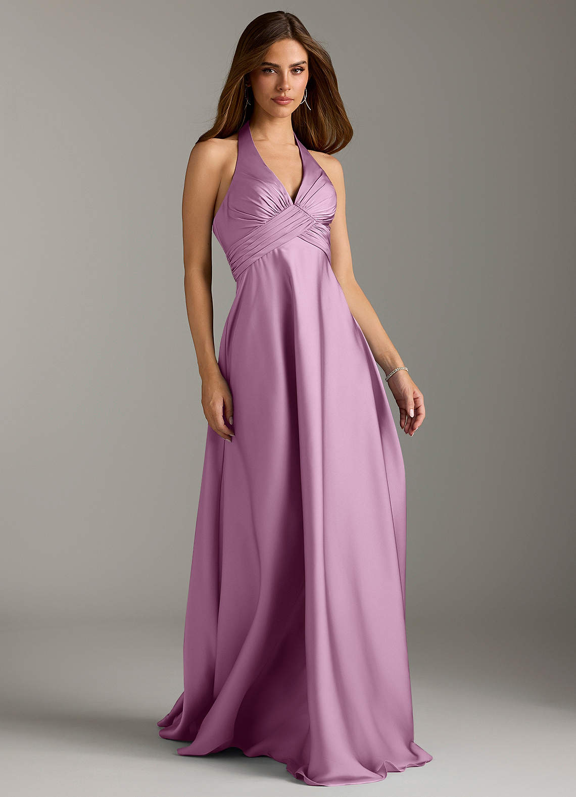 Azazie Tessie Robes de demoiselle d'honneur Robe Trapèze en Satin extensible Plissée Glycine image1