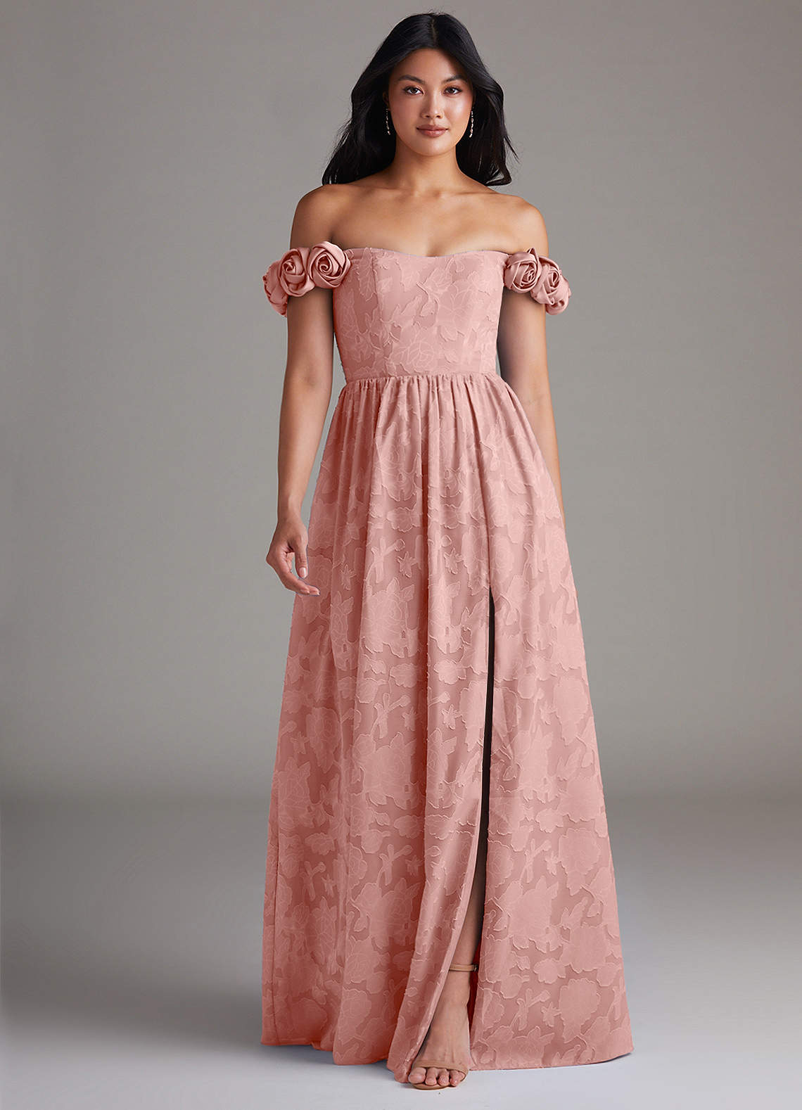 Azazie Autumn Robes de demoiselle d'honneur Robe Trapèze Convertible en Blumen-Burnout Épaule décolletée Rosette image1