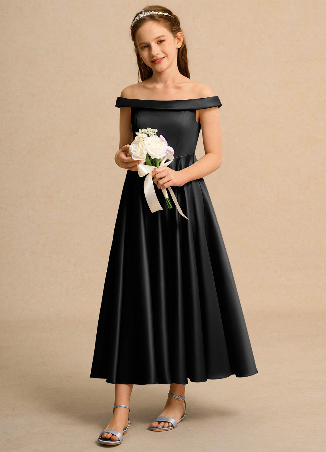 Azazie Teeny Girl Abiti da Ragazza di Fiori Abito A-Line in Raso Opaco Plissettato Nero image1