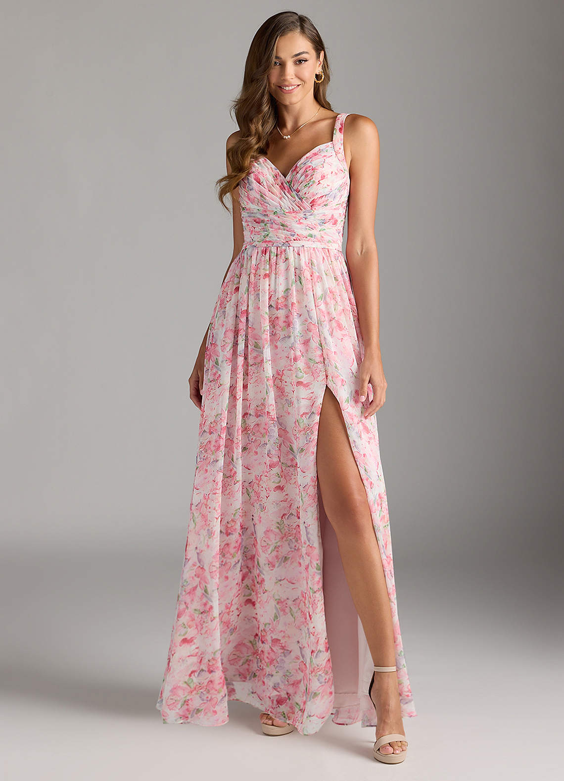 Azazie Chanel Robes de demoiselle d'honneur Robe Trapèze en Mousseline de soie Plissée Aquarelle Florale Abstraite image1