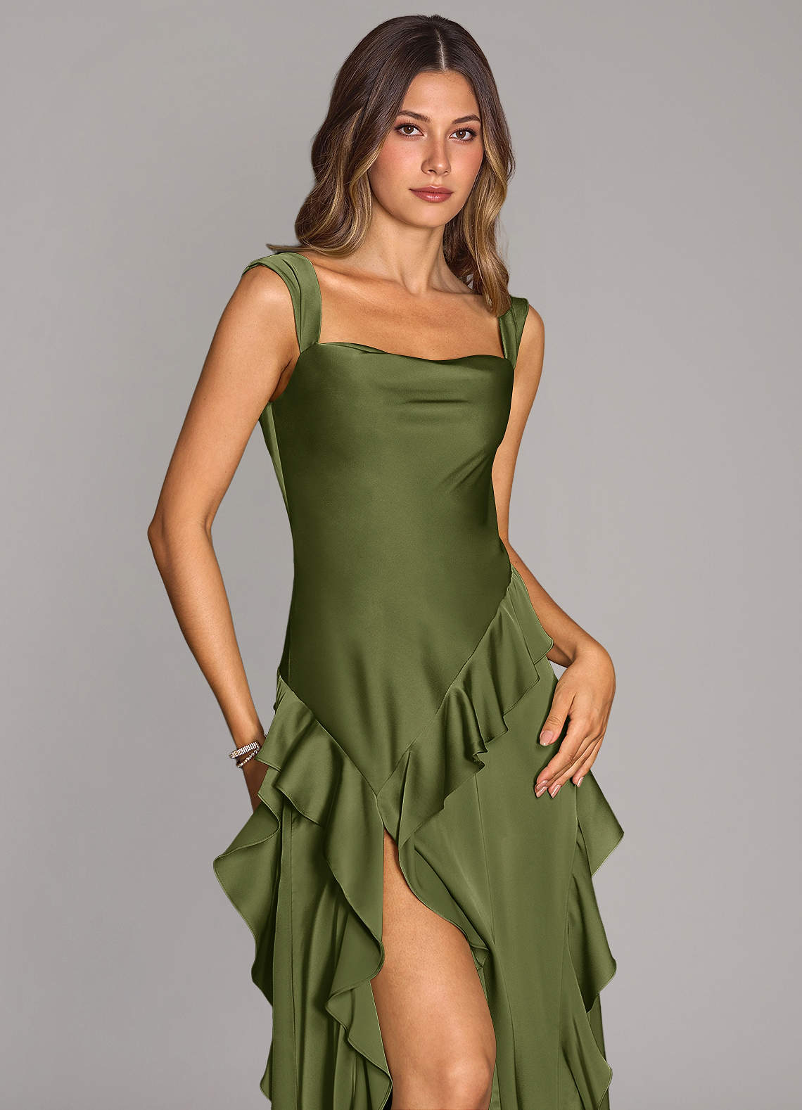 Azazie Sloane Vestidos de madrinha de casamento Vestido Oliva de Cetim elástico de Linha A com Decote em coração image4
