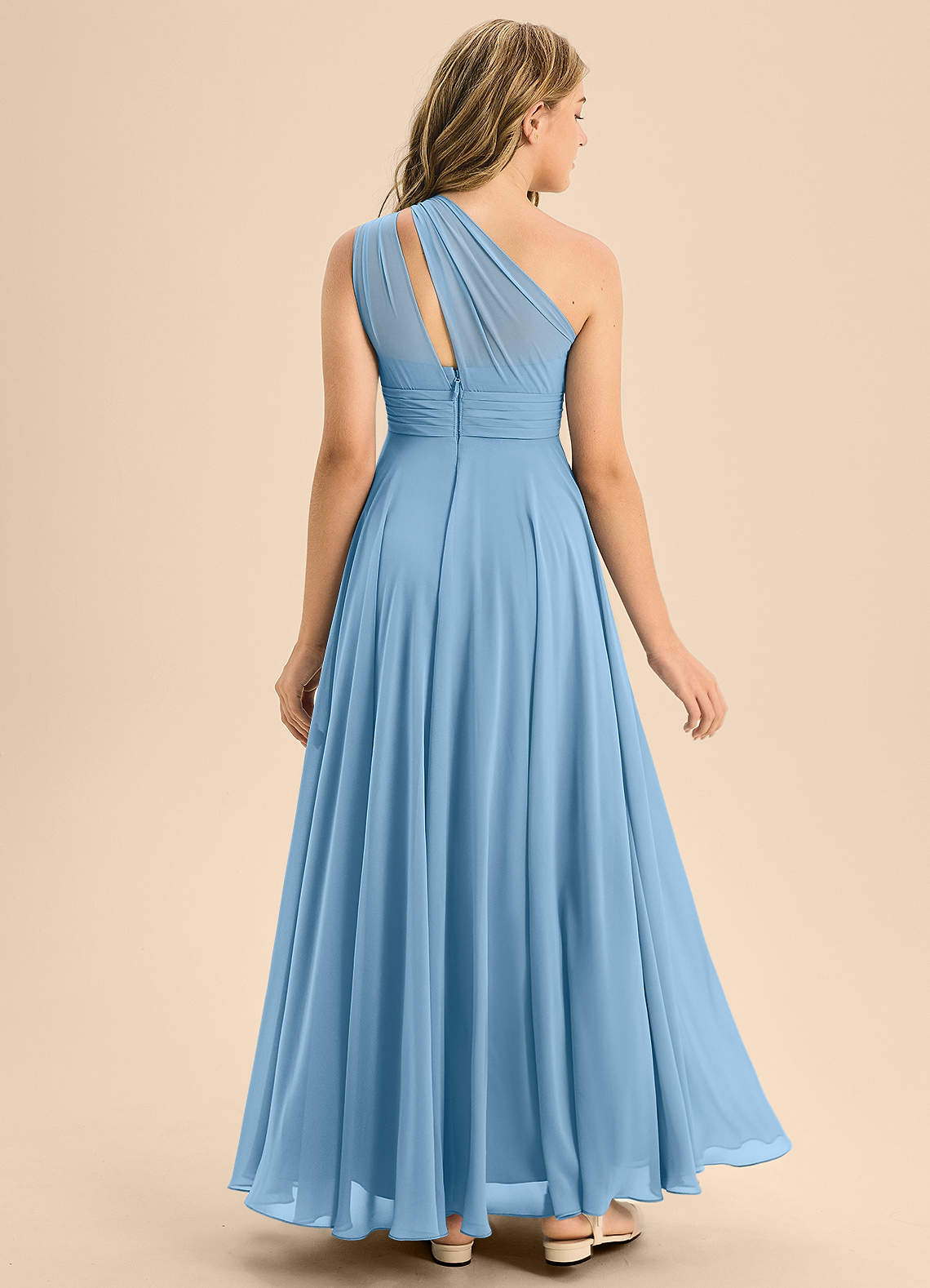 Azazie Charlize Junior Vestido de Azul Acero de Gasa de Corte en A con Plisado image1