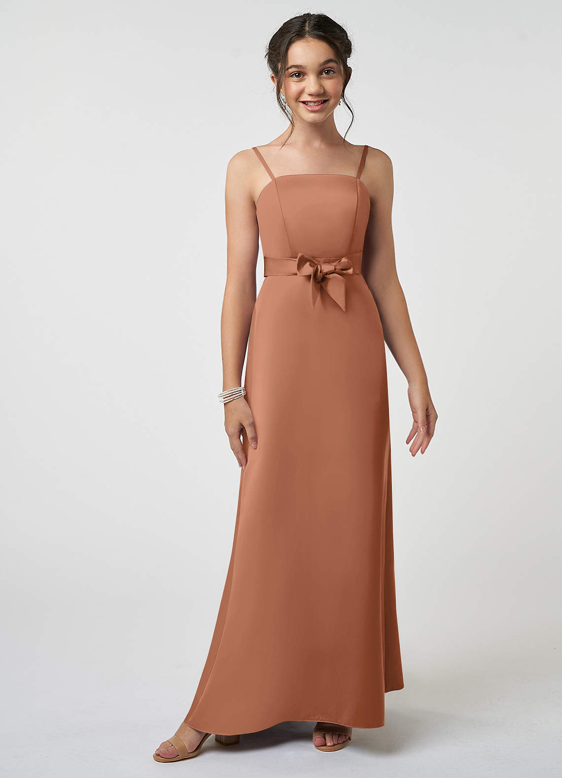 Azazie Anina Junior Robe Trapèze en Satin extensible Arc Bronze image1