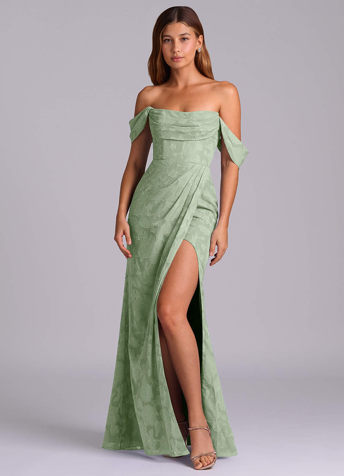 Azazie Johana Robes de demoiselle d'honneur Robe Sirène Convertible en Blumen-Burnout Épaule décolletée Vert Sauge image3