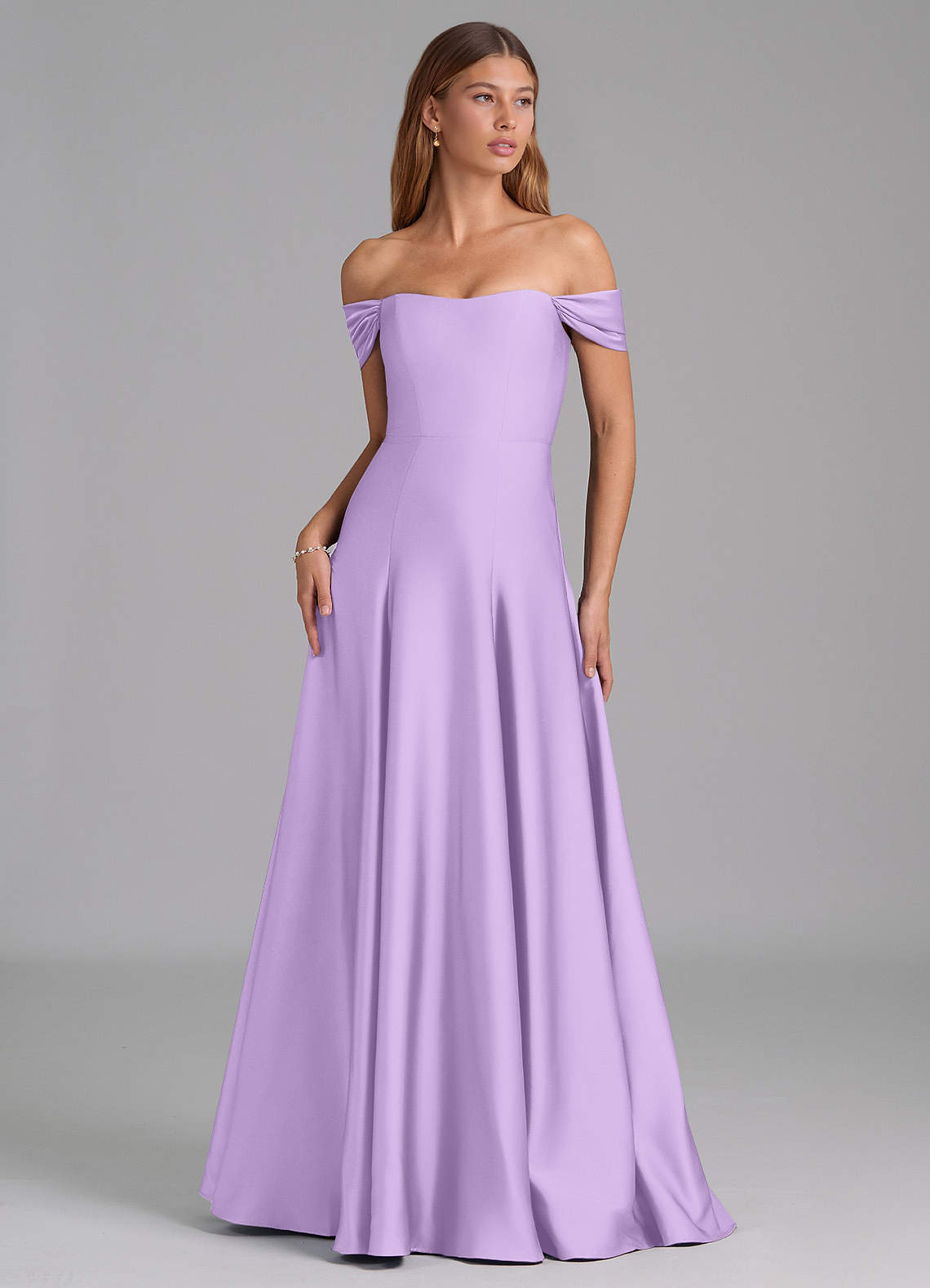 Azazie Seriana Jurken voor bruidsmeisjes Converteerbaar Jurk van Stretch Satijn met A-Lijn Off the Shoulder Lila image1