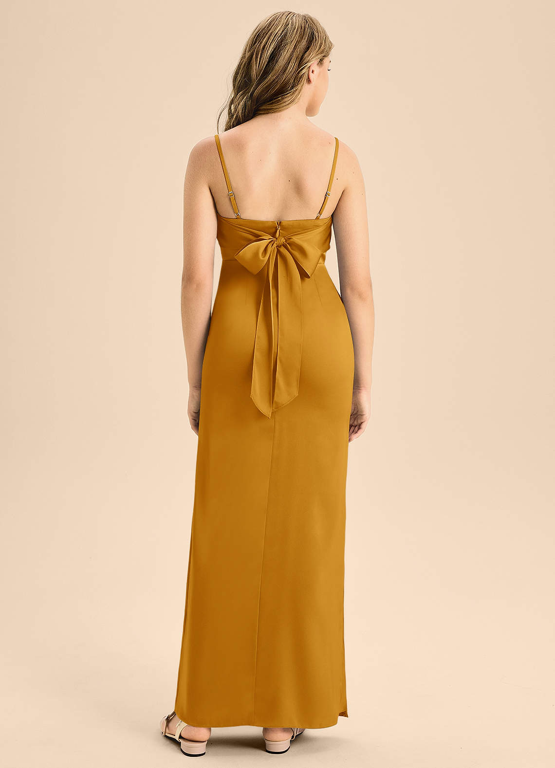 Azazie Mai Junior Robe Trapèze en Satin extensible Encolure en Forme de Cœur Caramel écossais image1