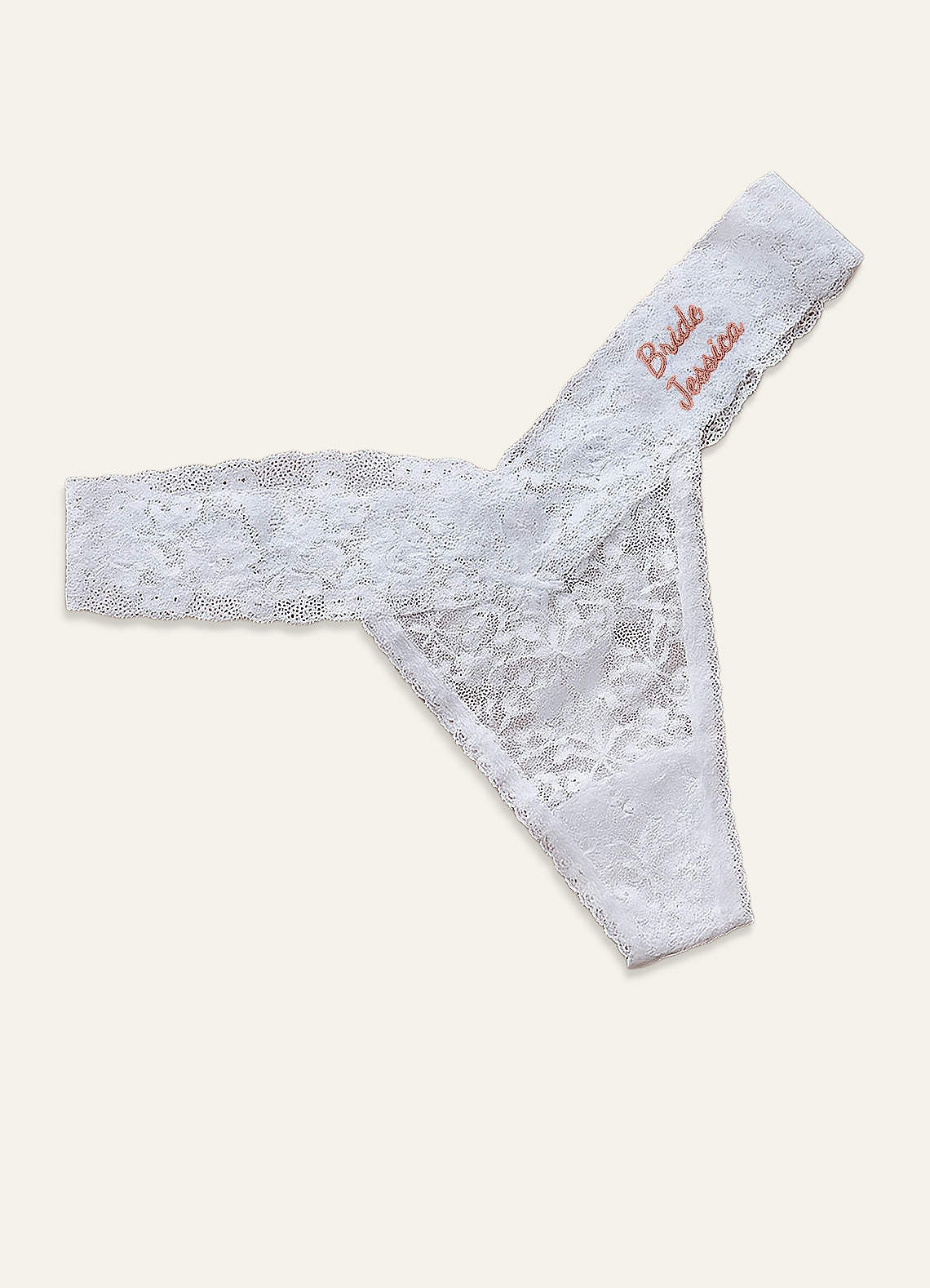 Tanga de encaje con nombre bordado personalizado para boda Regalos | Azazie  ES, image size:1140x1578