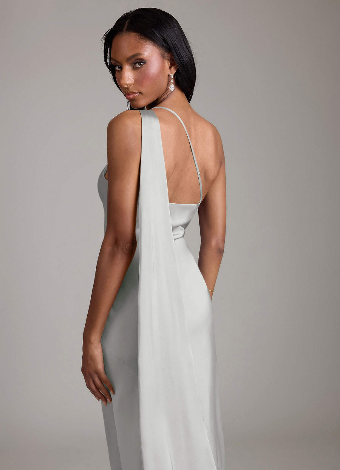 Azazie Juniper Brudtärnklänningar Klä av Sjöjungfru i Stretch Satin Ena axeln Silver image1