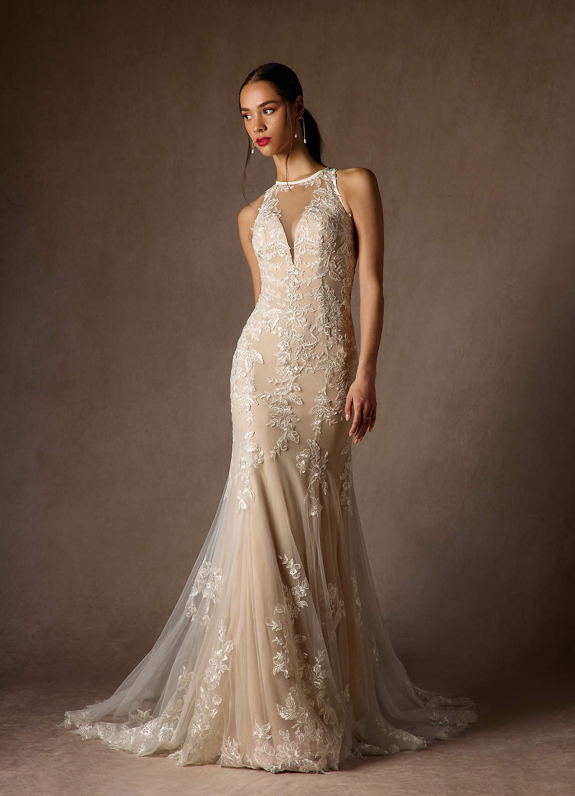 Azazie Sheila Vestidos de novia Vestido de Blanco Diamante Nude de Tul de Corte Sirena con Lentejuela image1