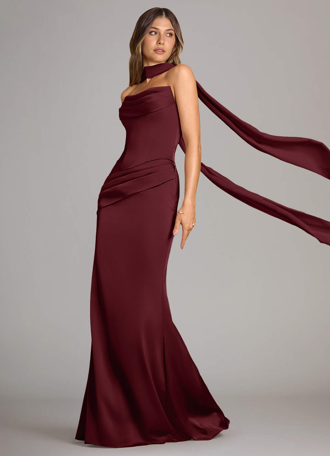 Azazie Sorrel Vestidos de damas de honor Vestido de Cabernet de Satén Elástico de Corte Sirena Convertible con Sin tirantes image3
