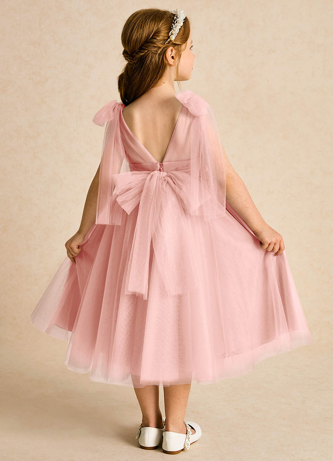 Azazie Dori 플라워 걸 드레스 A라인 셔링 얇실버 명주 그물 티 길이 드레스 image1