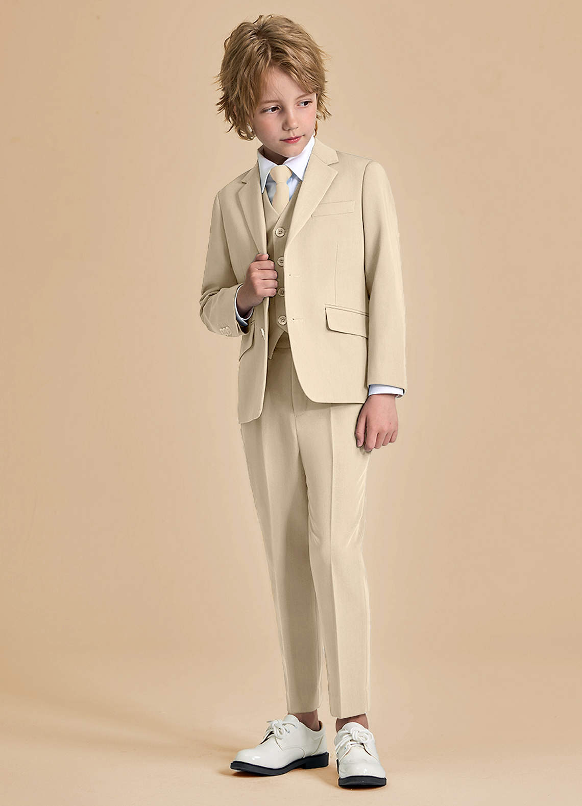 front Oliver Niños Tan Traje de 5 piezas