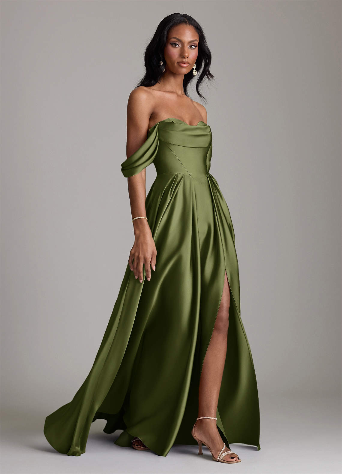 Azazie Loisa Abiti da Damigella Abito A-Line in Raso Elasticizzato a Spalla Scoperta Oliva image5