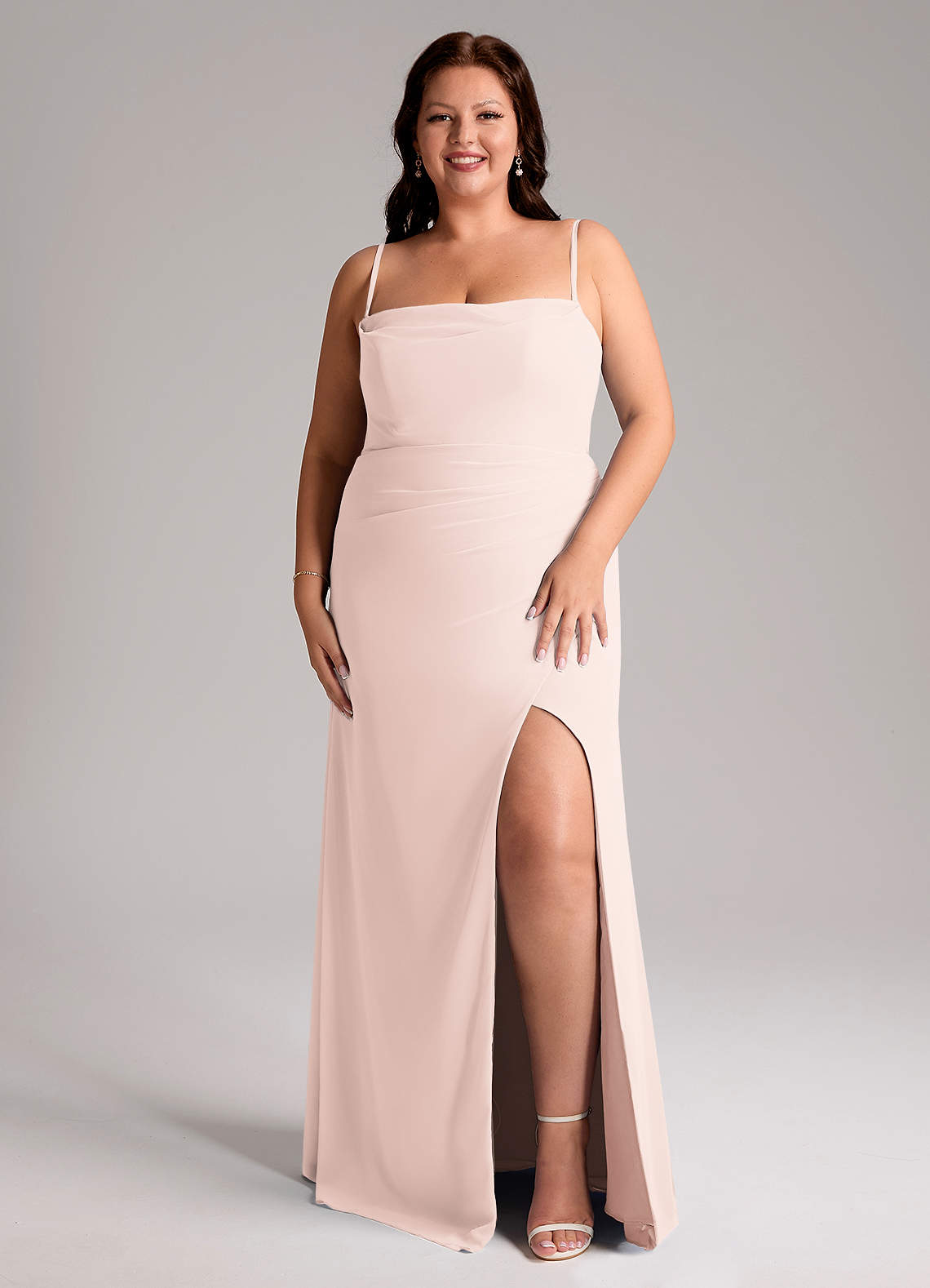 Azazie Leonis Vestidos de damas de honor Vestido de Pétalo De Rosa de Gasa de Corte Recto Convertible con Sin tirantes image8