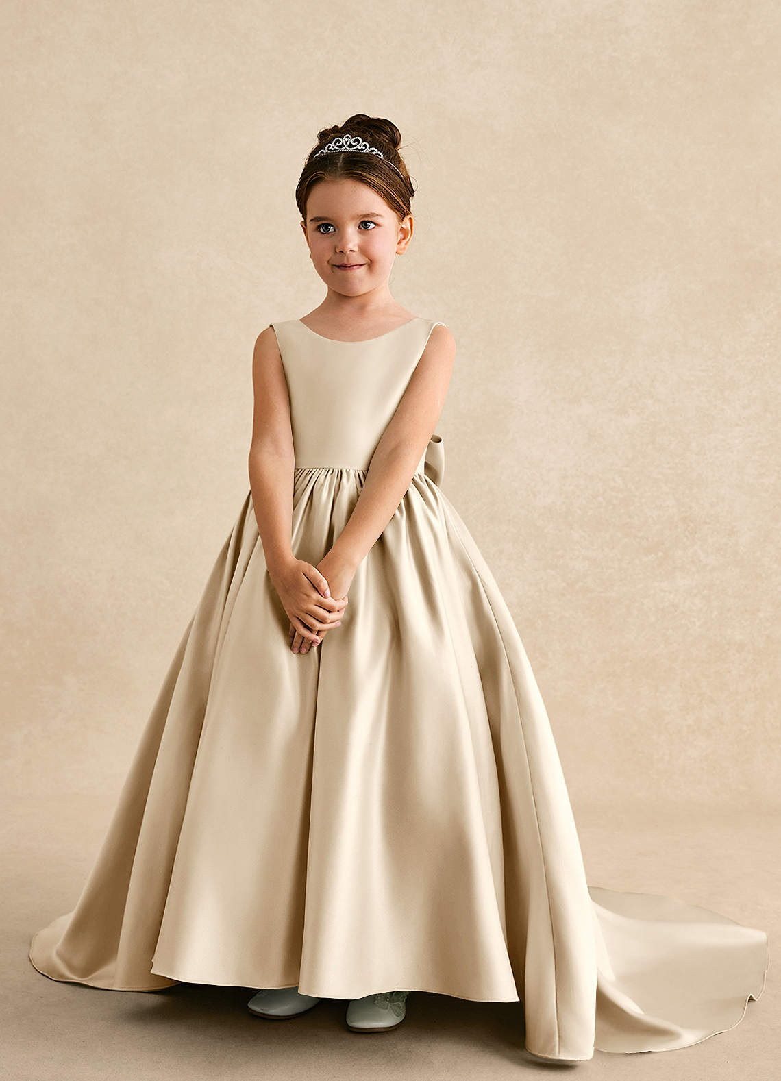 Azazie Mimia Robe Demoiselle D'honneur Fillette Robe Trapèze en Mat Satiné Arc Champagne image2