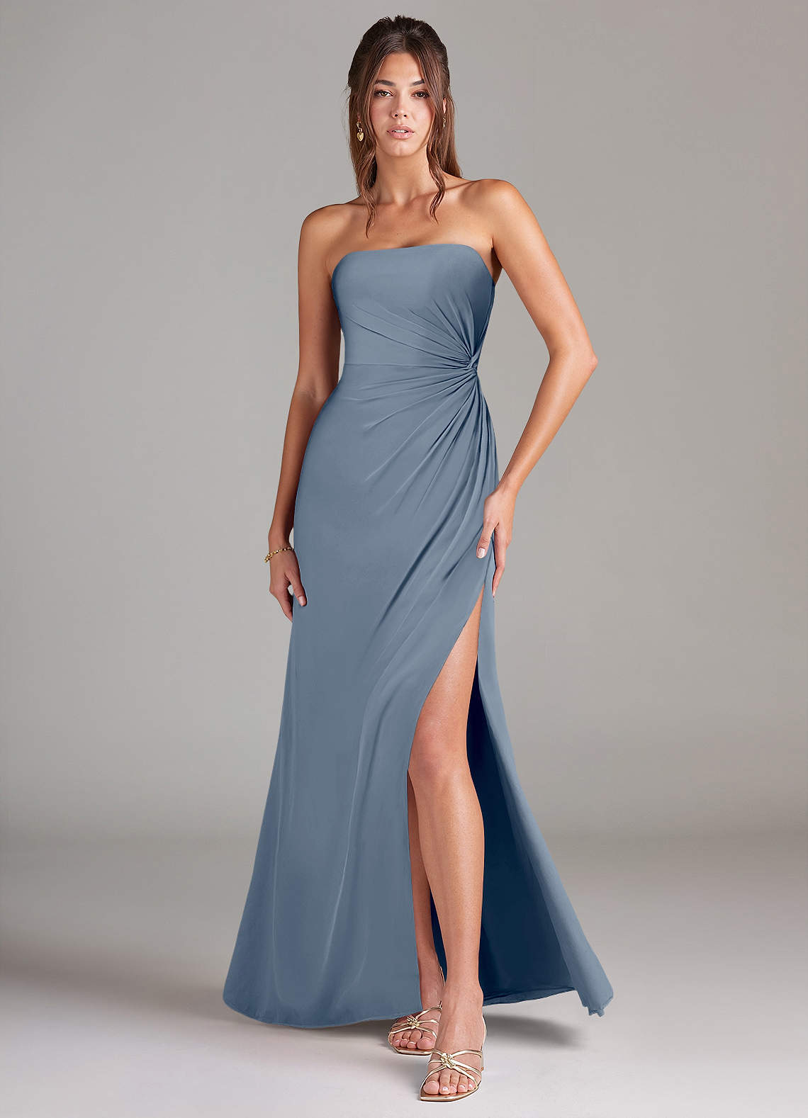 Azazie Aliani Robes de demoiselle d'honneur Robe Fourreau Convertible en Mousseline de soie Sans bretelle Violet Crépusculaire image1