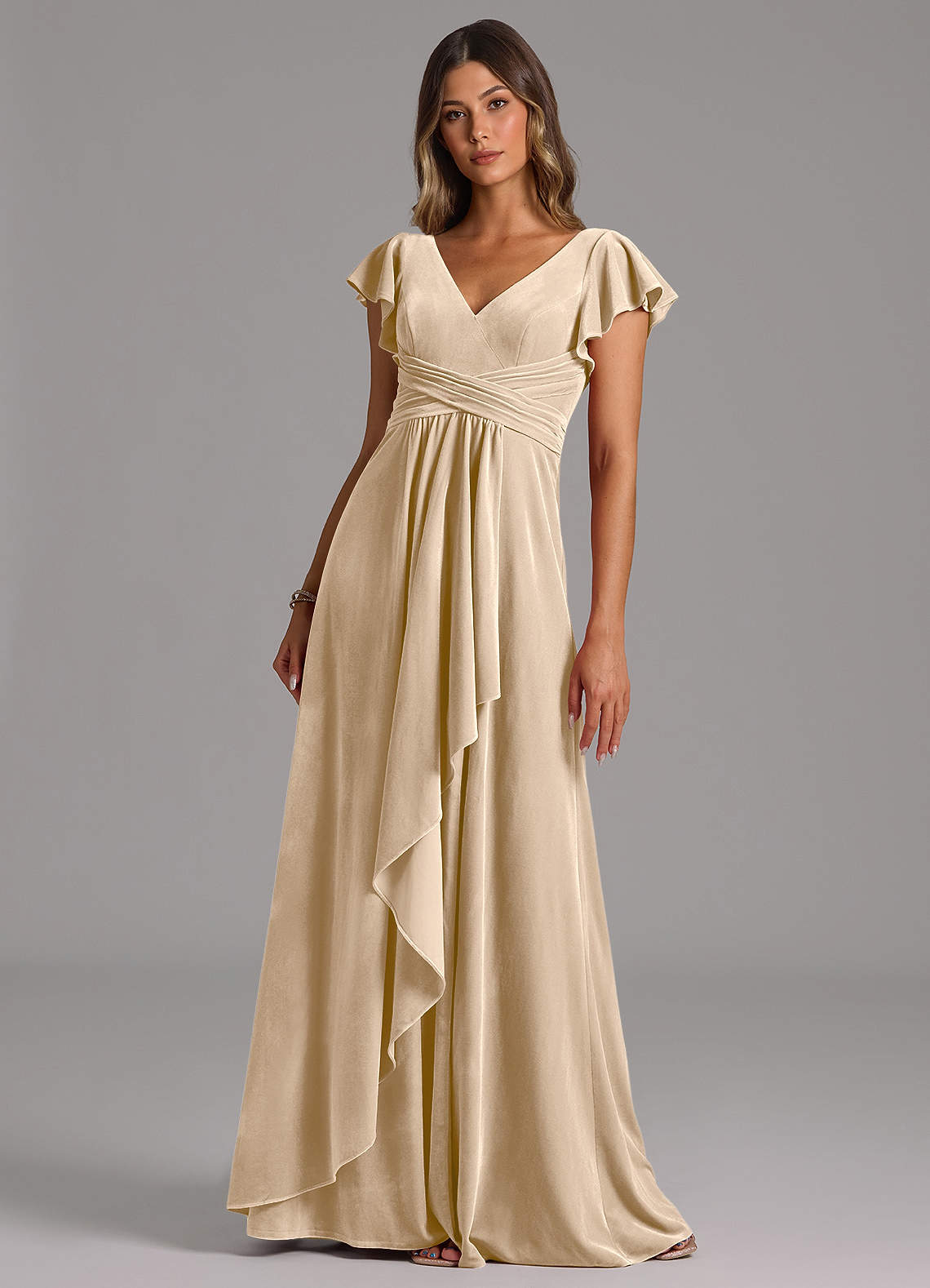 Azazie Omari Vestidos de damas de honor Vestido de Champán de terciopelo de Corte en A con Plisado image1