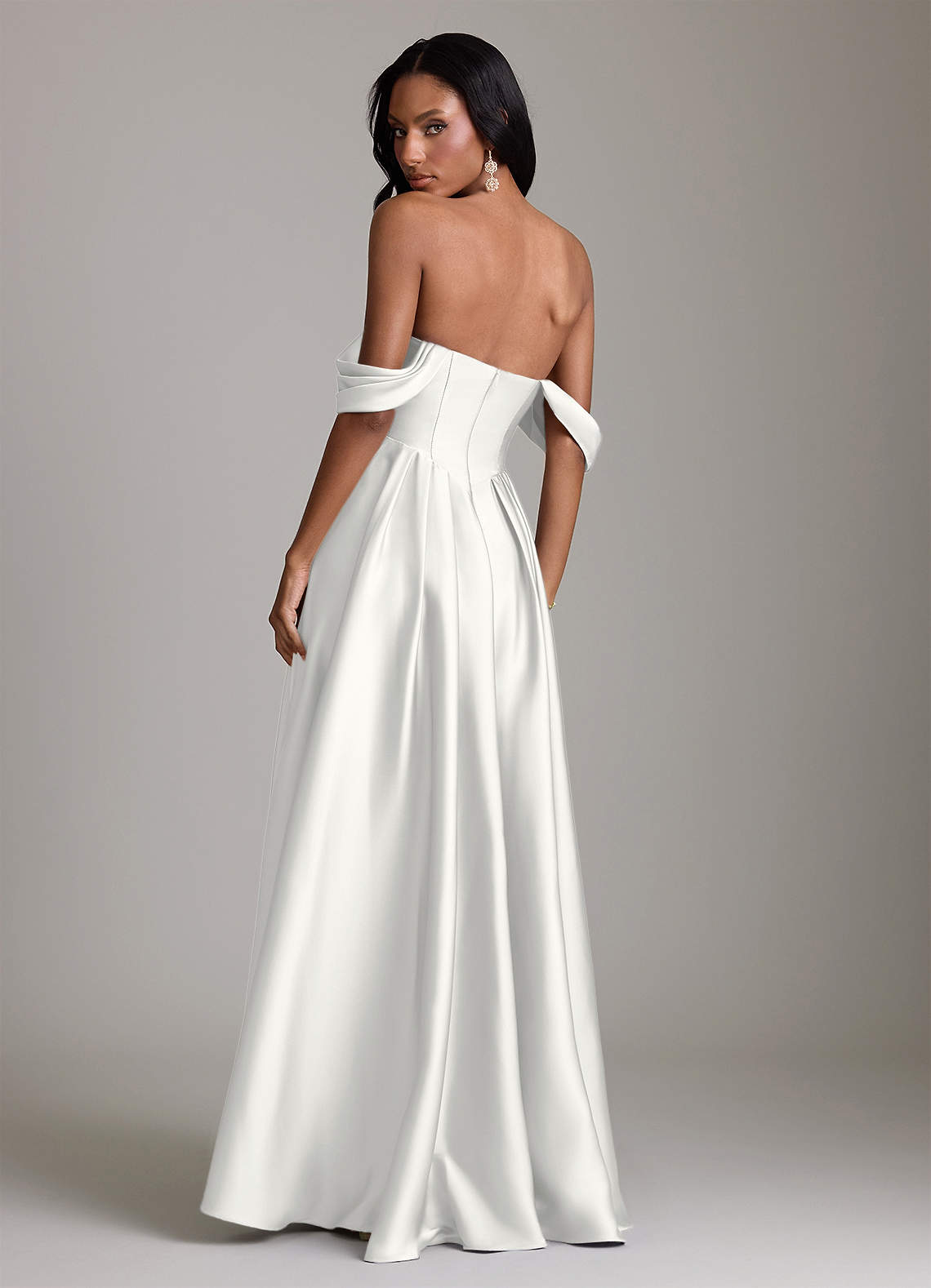 Azazie Loisa Abiti da Damigella Abito A-Line in Raso Elasticizzato a Spalla Scoperta Bianco image1