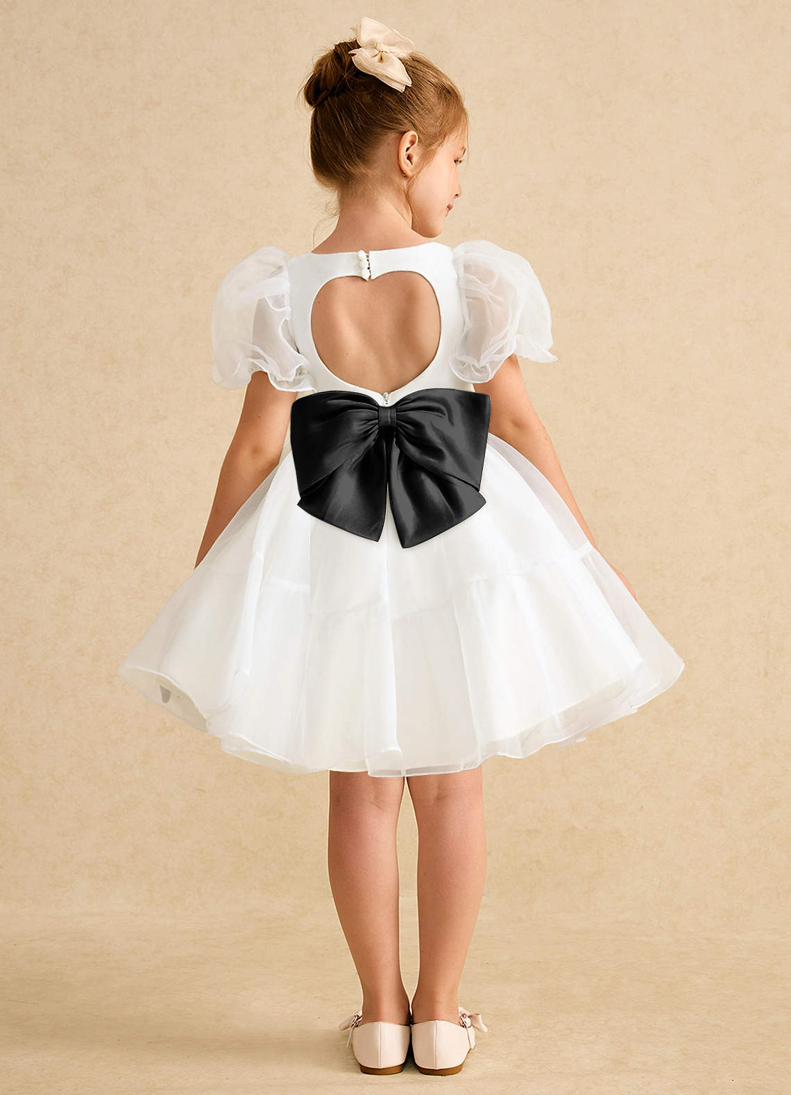 Azazie Debbie vestidos de niña de las flores Vestido de Marfil Negro de Organza de Princesa con Escote de Corazón image1