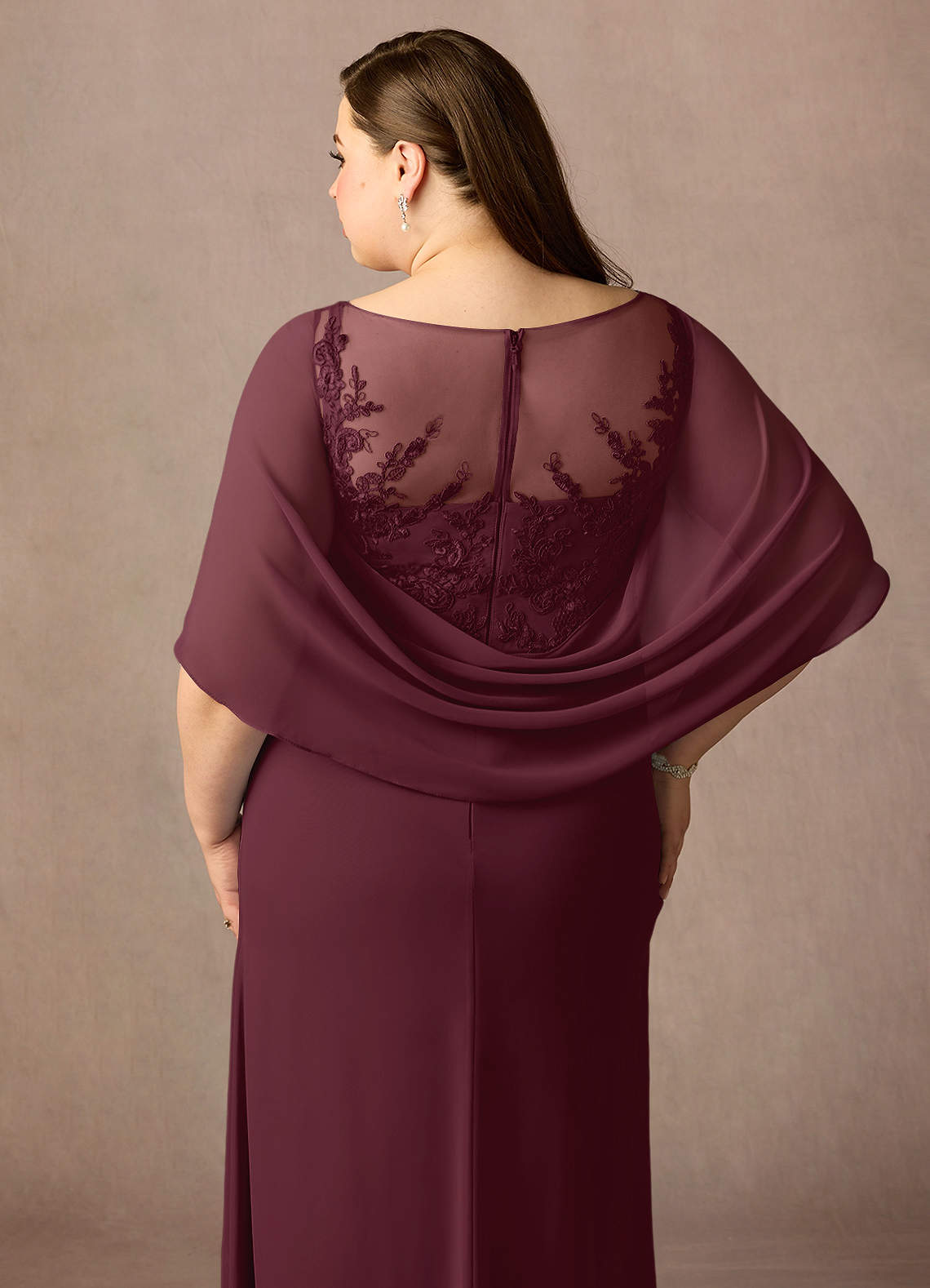 Azazie Hera vestidos de madre de la novia Vestido de Cabernet de Gasa de Corte En A con Capa de encaje image11