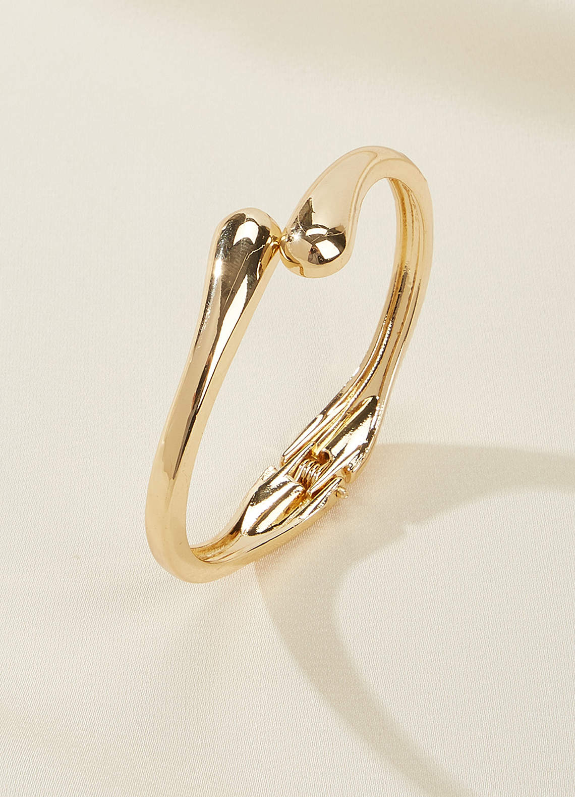 front Brazalete envolvente con forma de gota de agua