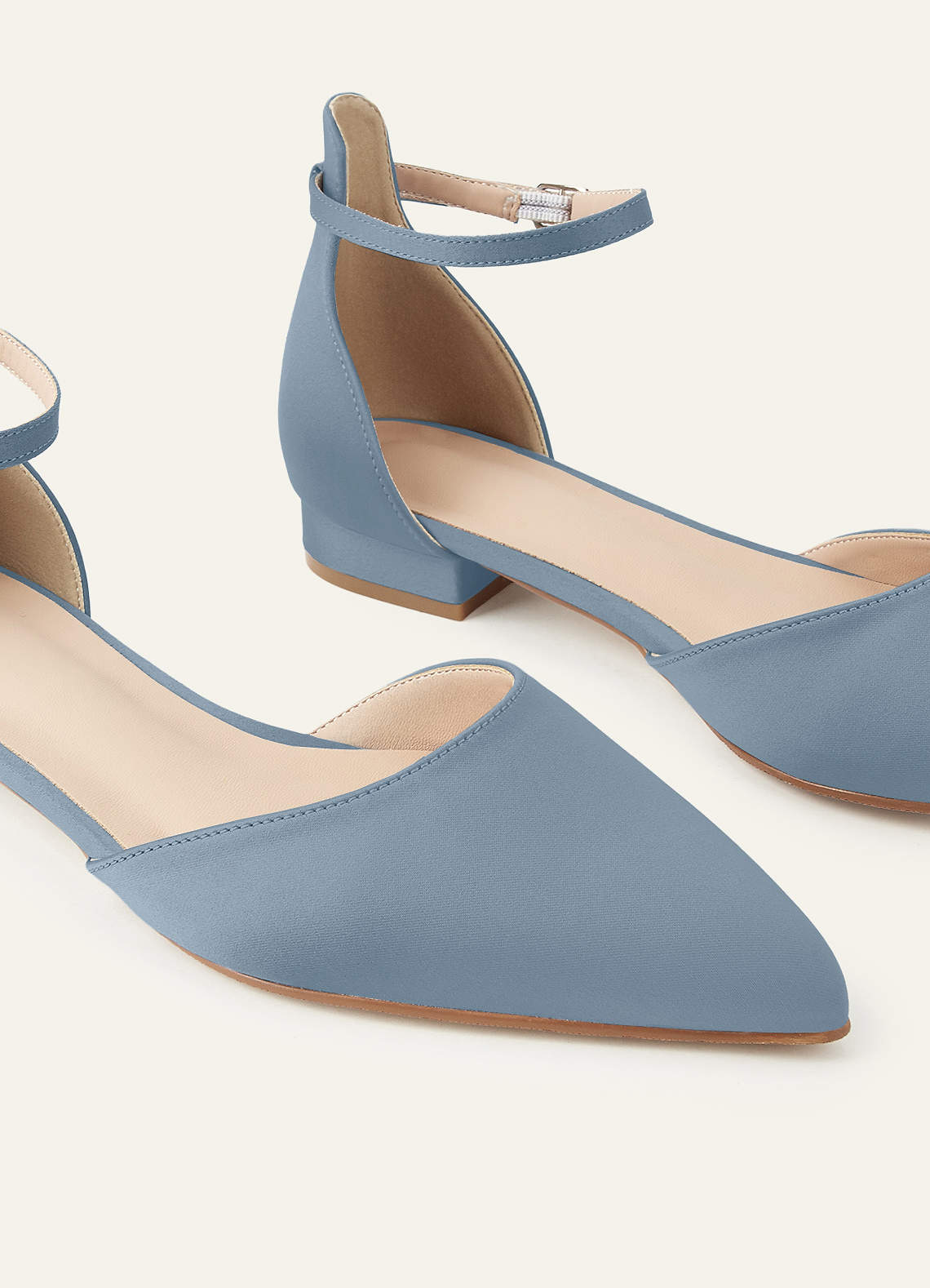 front Matchande färg Matt Satin Spetsig Tå Ankelrem Block Platta Pumps