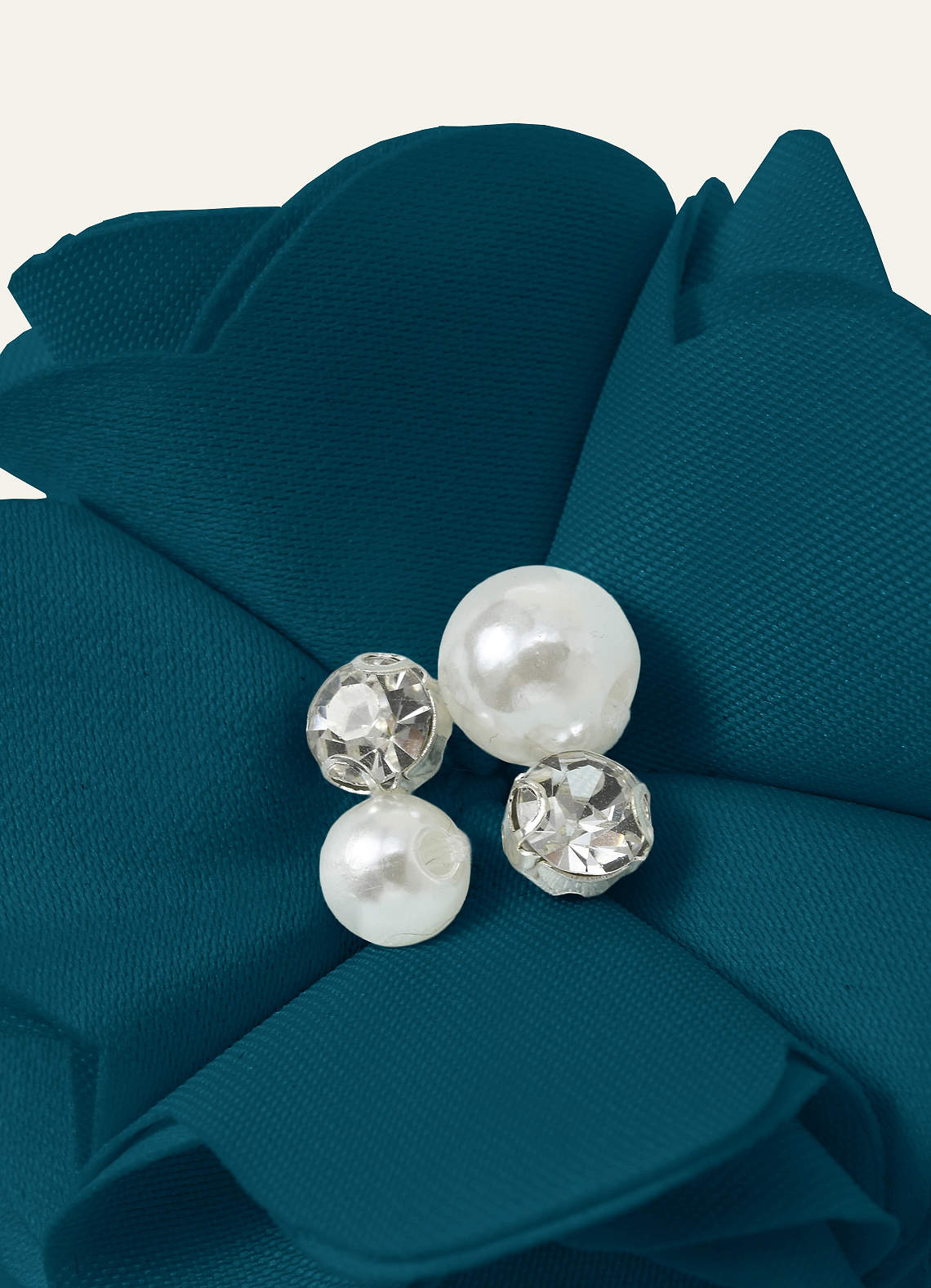 front Vierdelige set haarclips in bijpassende matte satijnen kleur