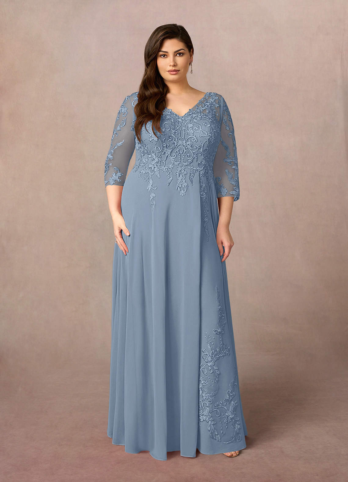 Azazie Noella vestidos de madre de la novia Vestido de Azul Polvoriento de Gasa de Corte En A con Encaje cuello pico image1