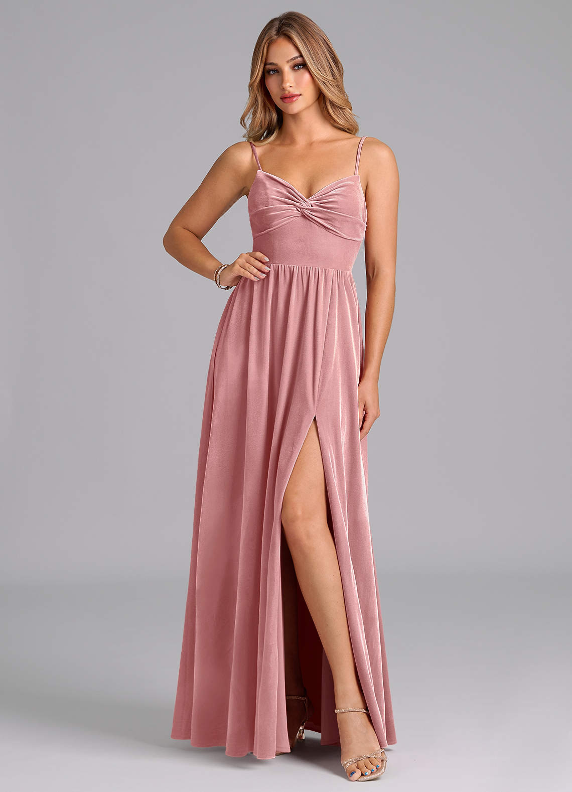 Azazie Zeya Robes de demoiselle d'honneur Robe Trapèze en velours Plissée Rose Poussiéreuse image1