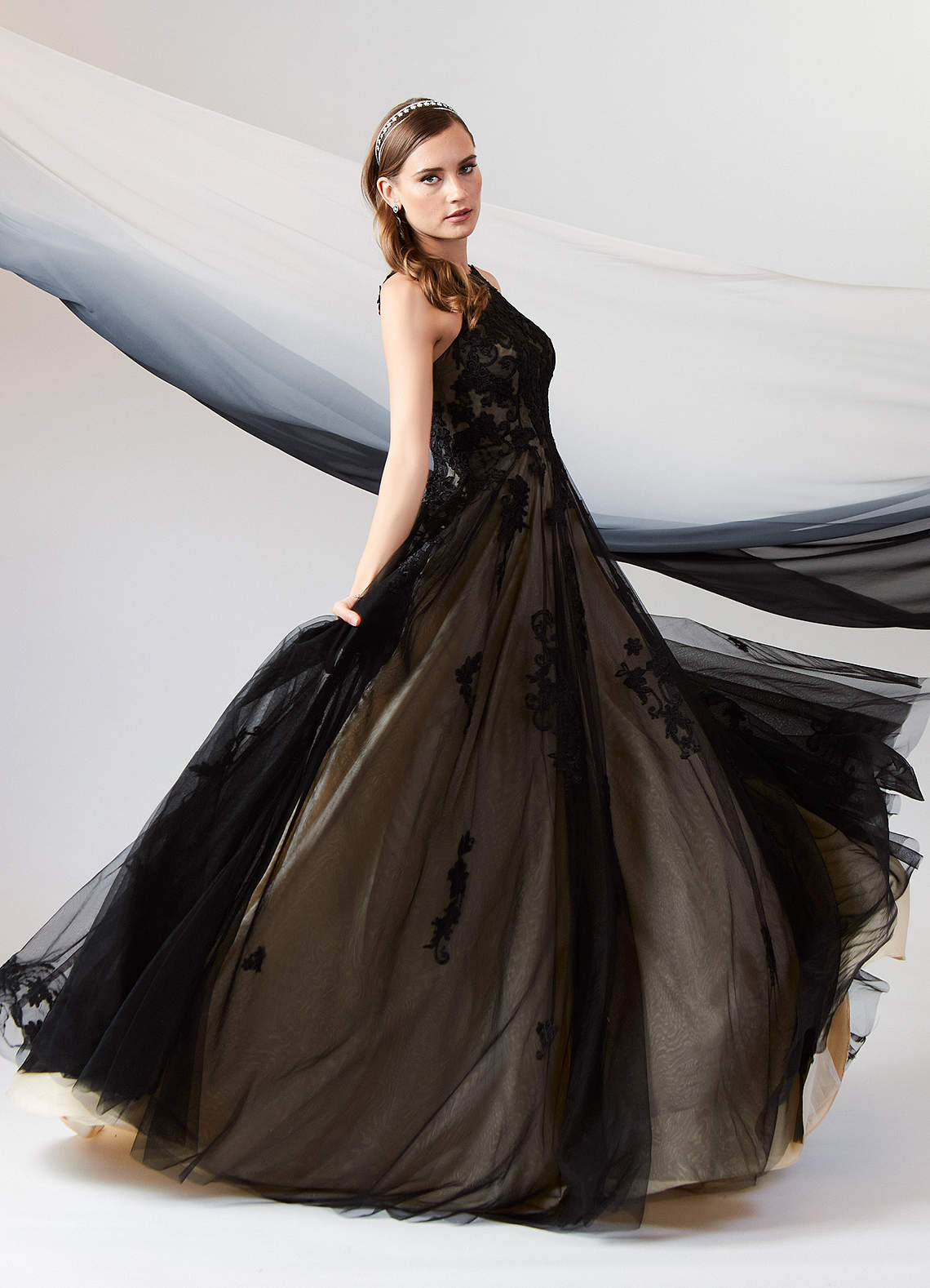 Azazie Melrose Abiti da Sposa Abito A-Line in Tulle in Pizzo con Scollo a Cuore Nero Champagne image2