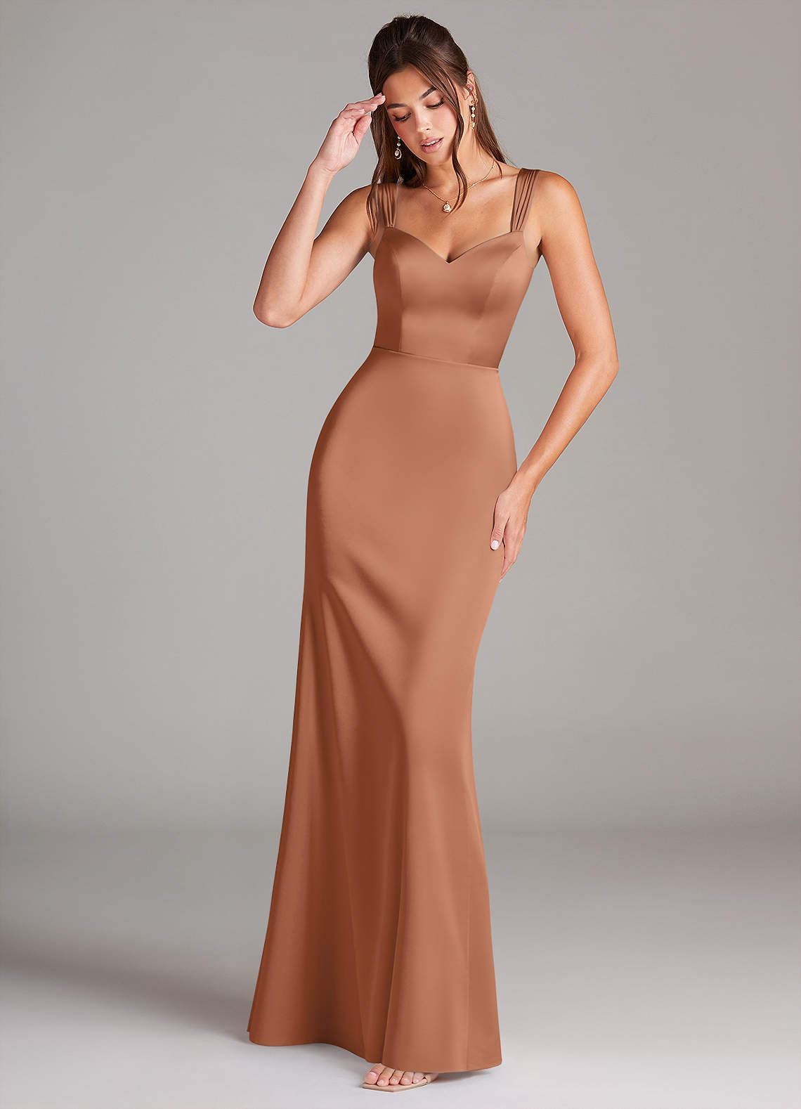 Azazie Denice Robes de demoiselle d'honneur Robe Fourreau en Satin extensible Plissée Bronze image1