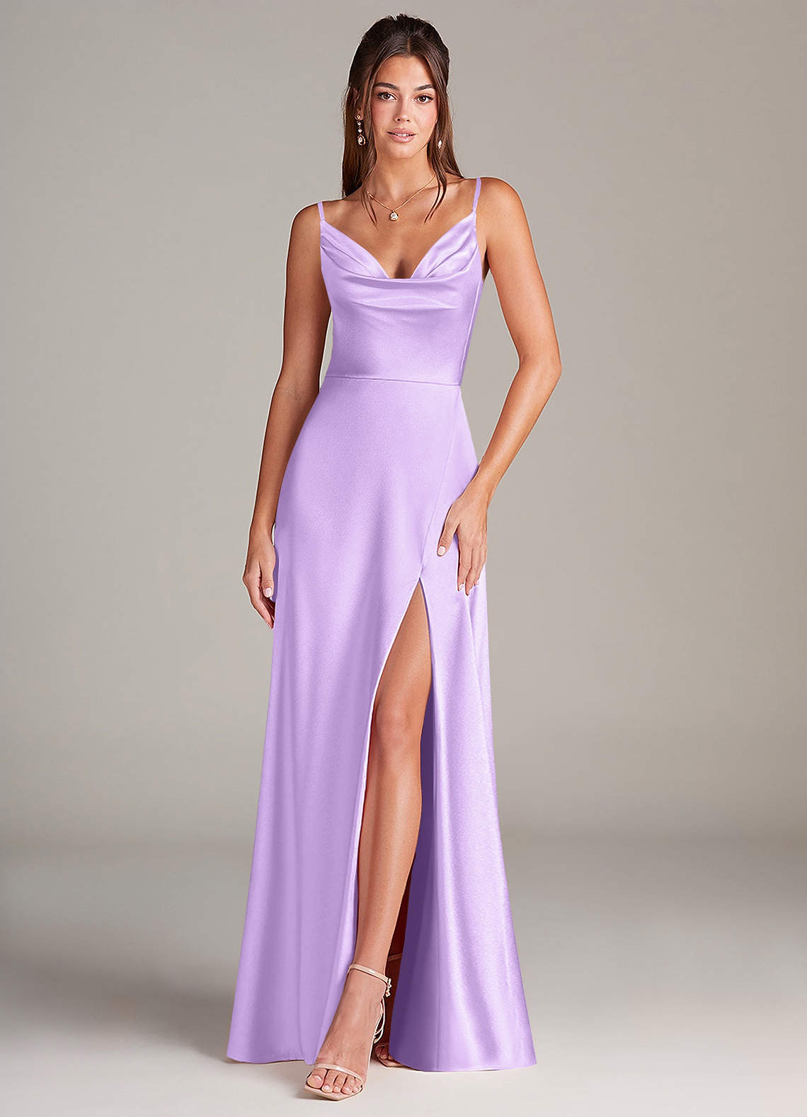Azazie Sarella Robes de demoiselle d'honneur Robe Trapèze en Satin extensible Plissée Lilas image1