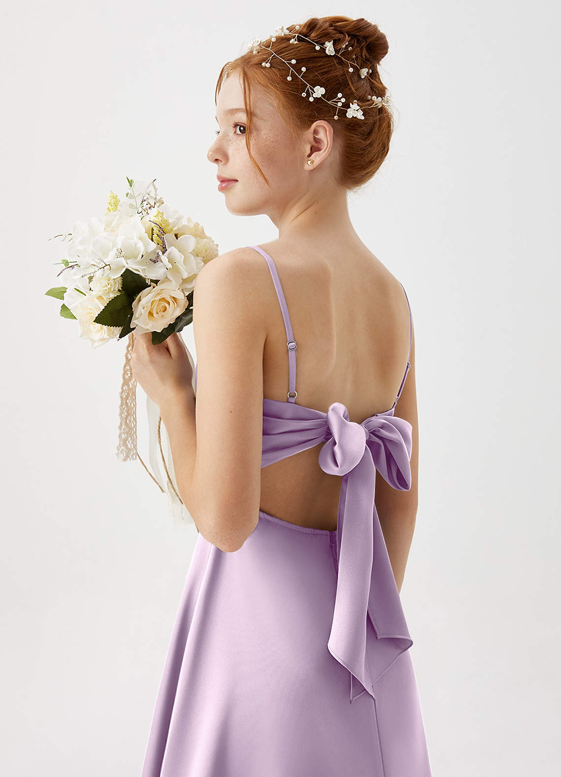 Azazie Shale Junior Robe Trapèze en Satin extensible Frostiges Flieder image1
